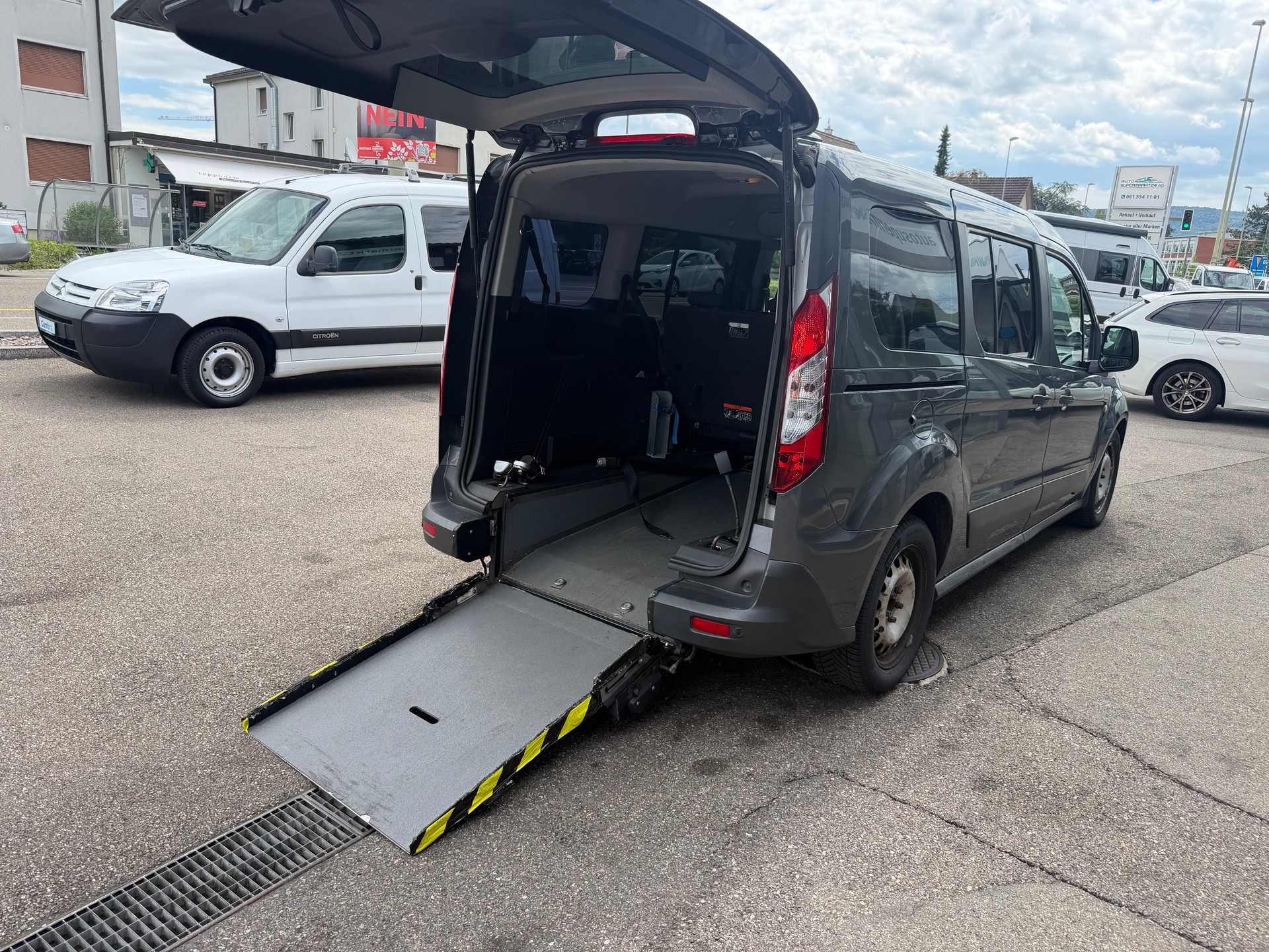 FORD Grand Tourneo Connect 1.6 TDCi Trend Rollstuhl-Rampe-image-9