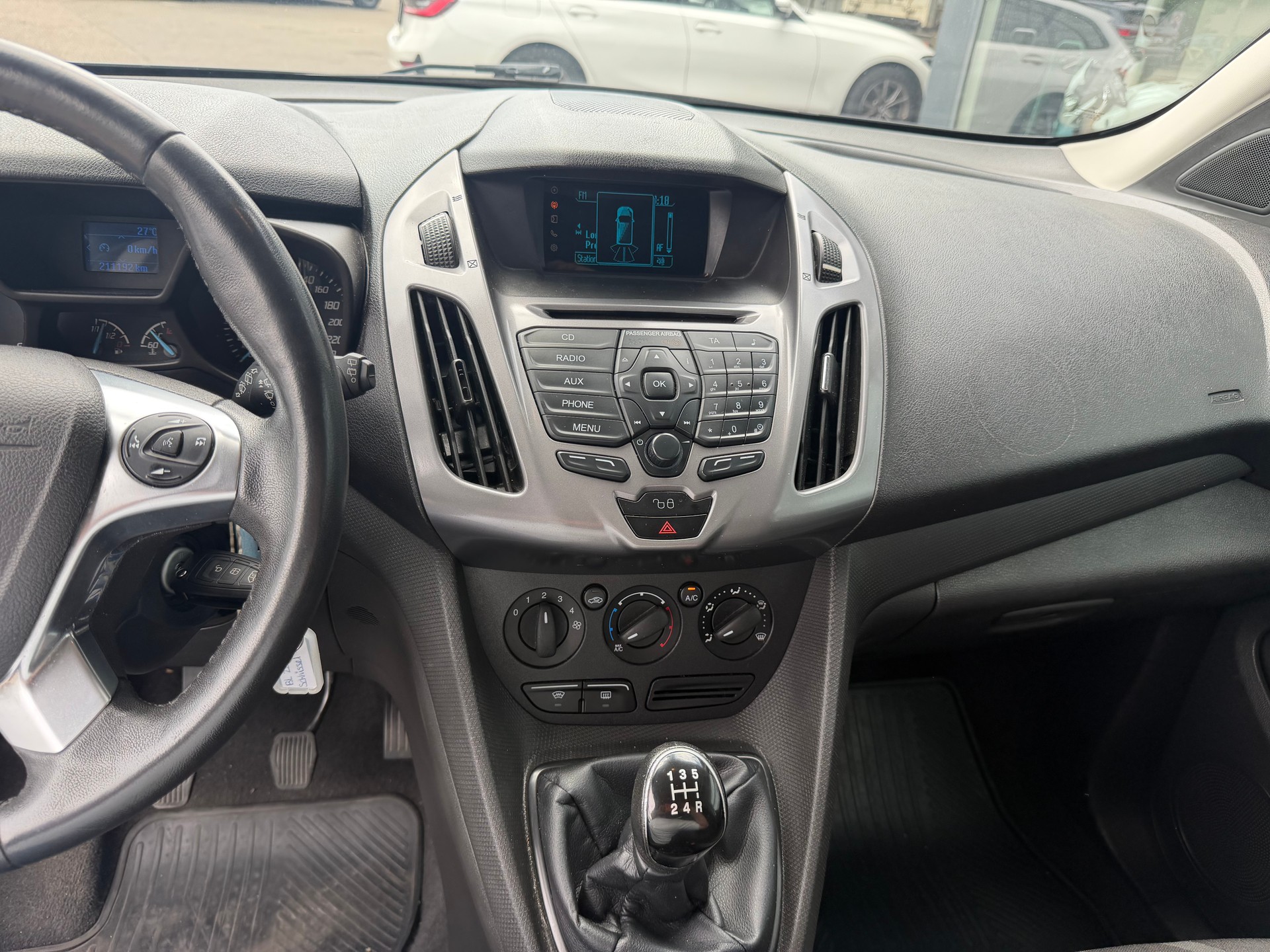 FORD Grand Tourneo Connect 1.6 TDCi Trend Rollstuhl-Rampe-image-18