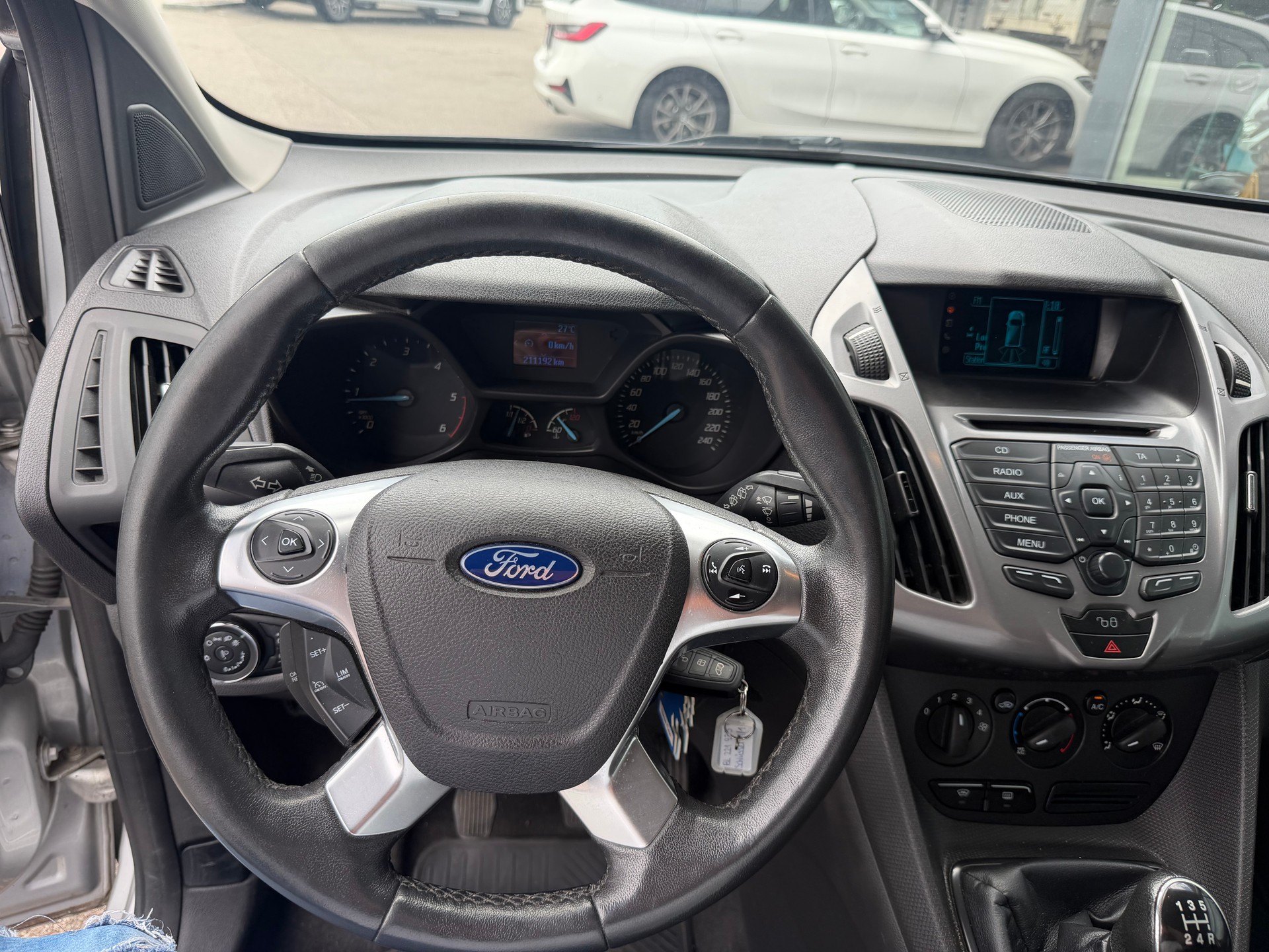 FORD Grand Tourneo Connect 1.6 TDCi Trend Rollstuhl-Rampe-image-17