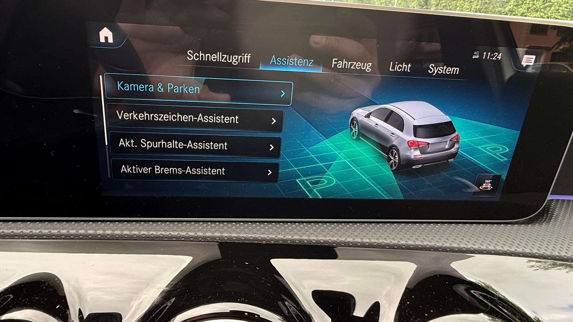 MERCEDES-BENZ A 200 AMG Line 7G-DCT-image-12
