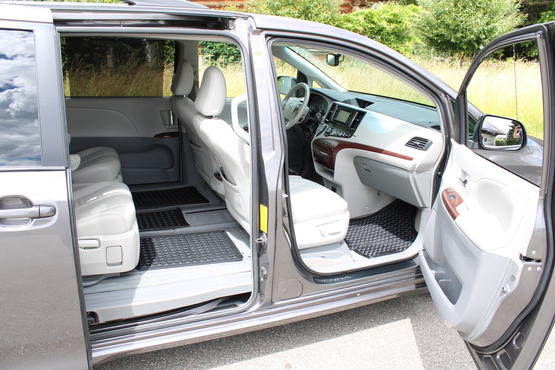 TOYOTA Sienna 3.5 A 4WD-image-15