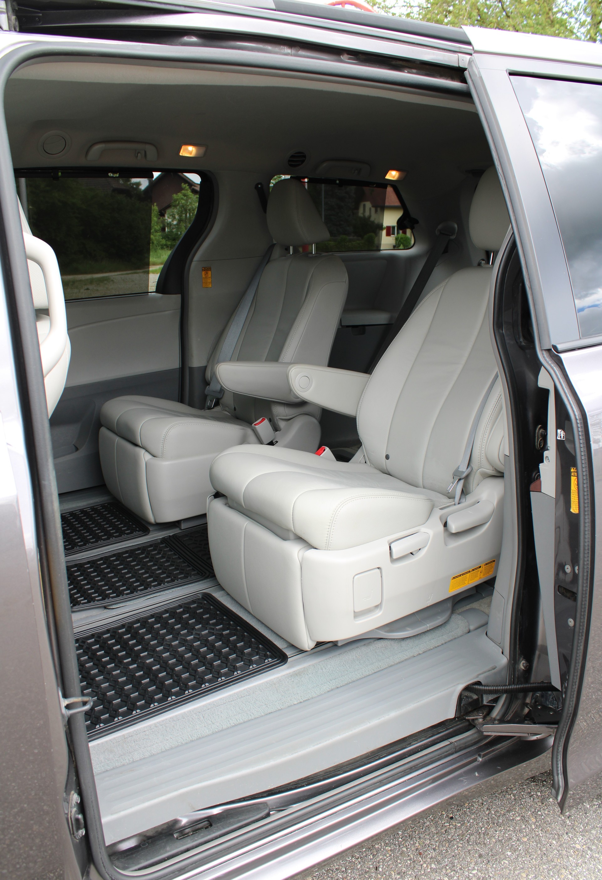 TOYOTA Sienna 3.5 A 4WD-image-13