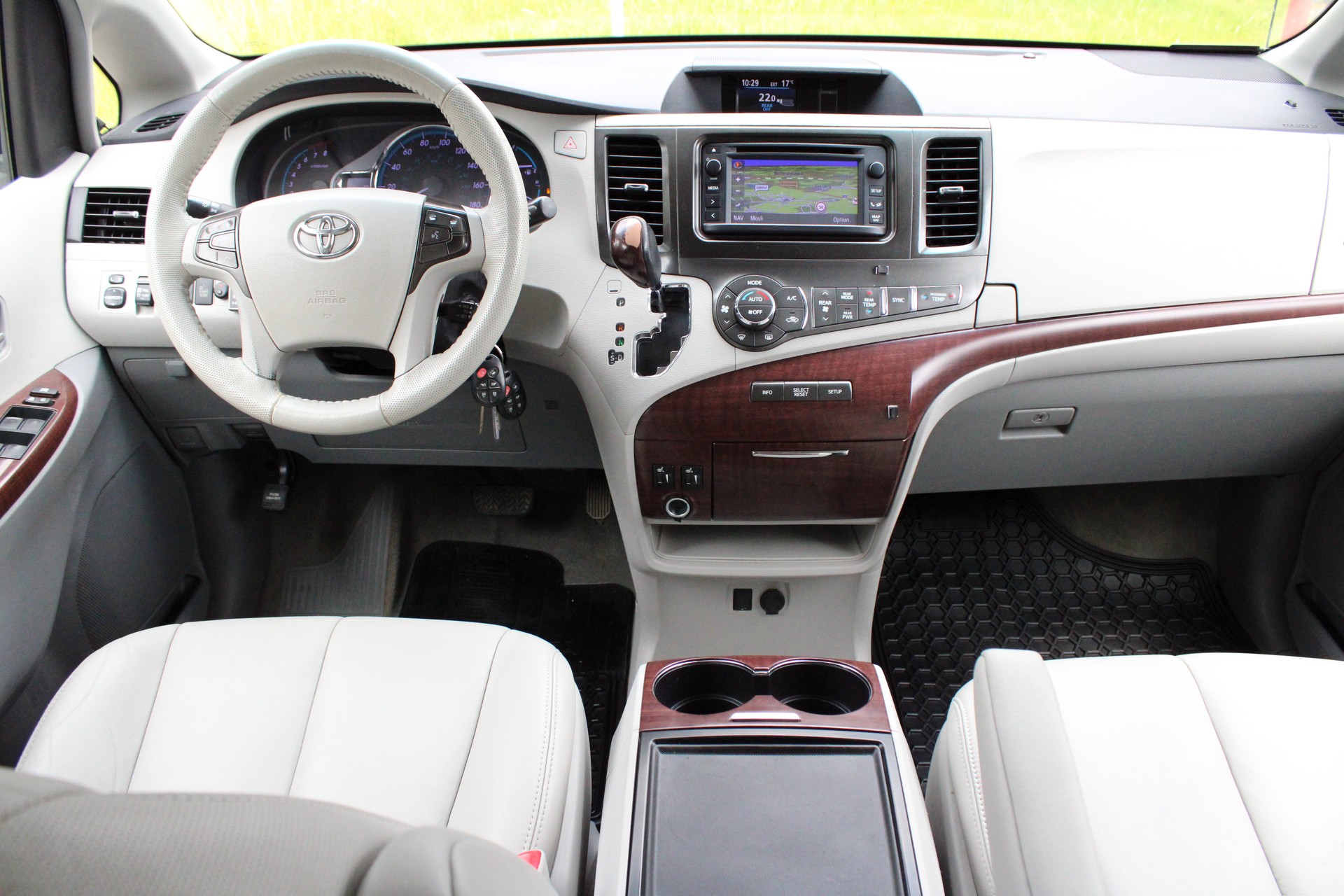 TOYOTA Sienna 3.5 A 4WD-image-9