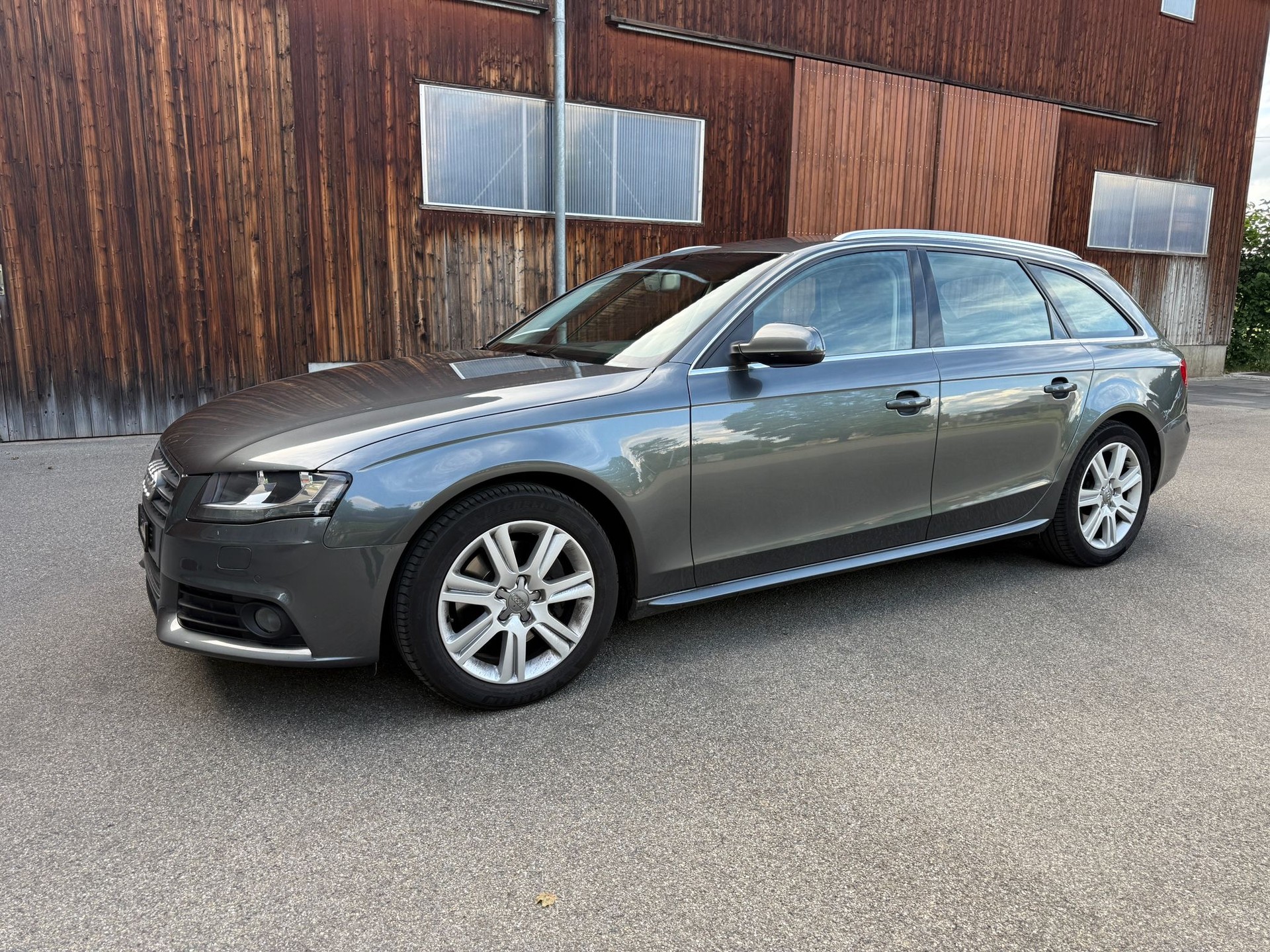 AUDI A4 Avant 2.0 TFSI quattro-image-11