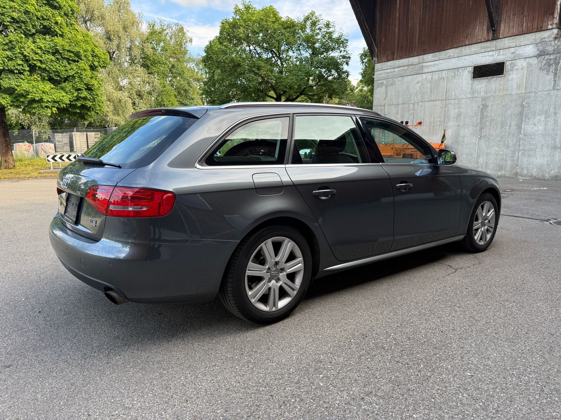 AUDI A4 Avant 2.0 TFSI quattro-image-10