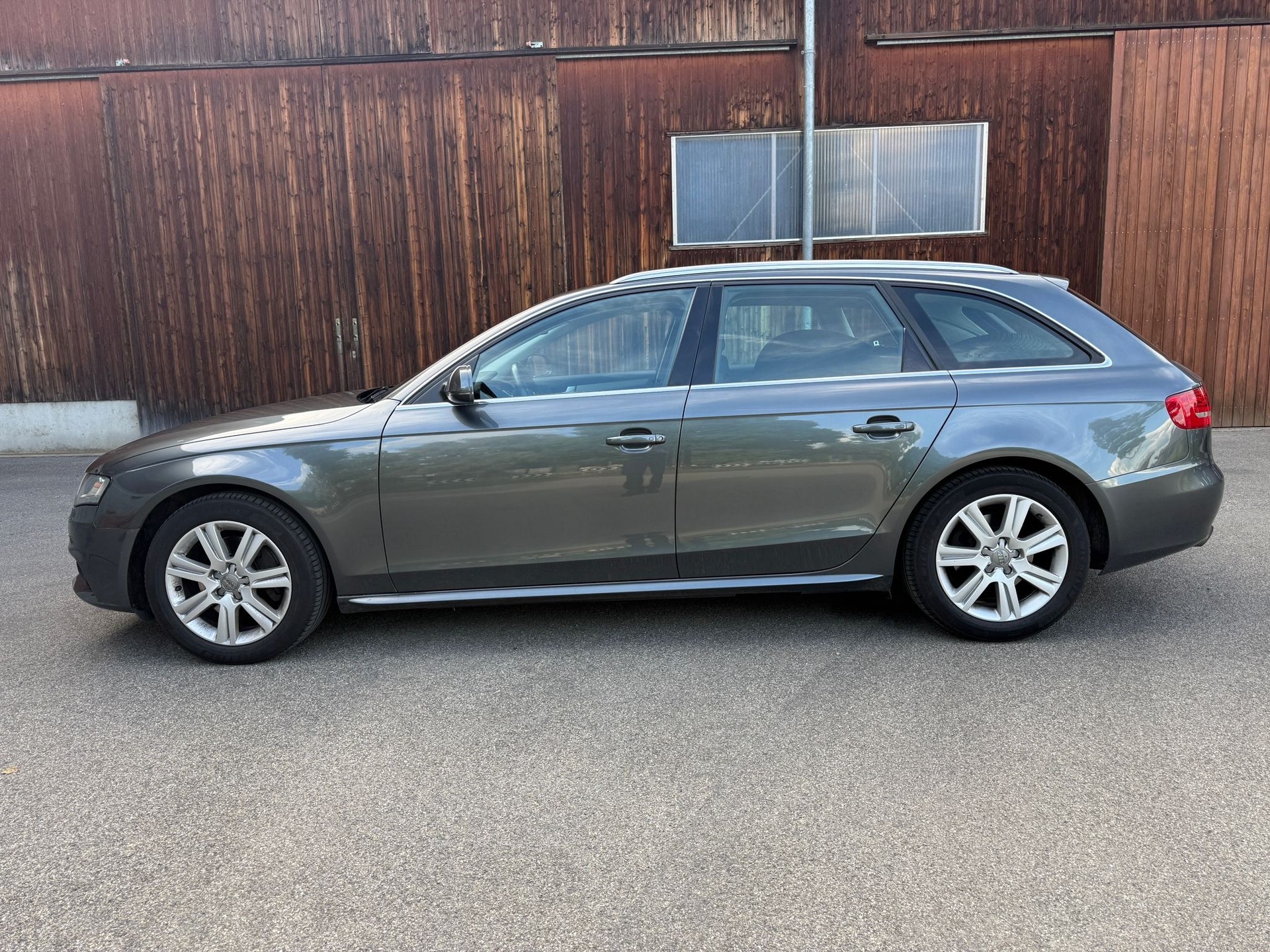 AUDI A4 Avant 2.0 TFSI quattro-showroom-element-3