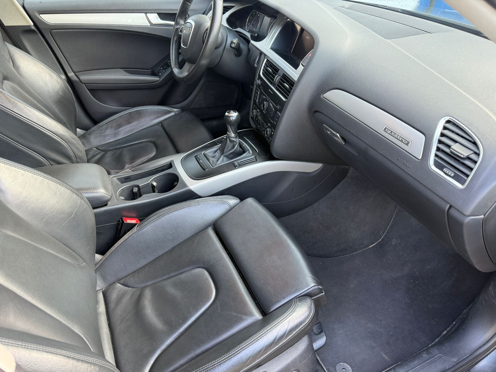 AUDI A4 Avant 2.0 TFSI quattro-image-17
