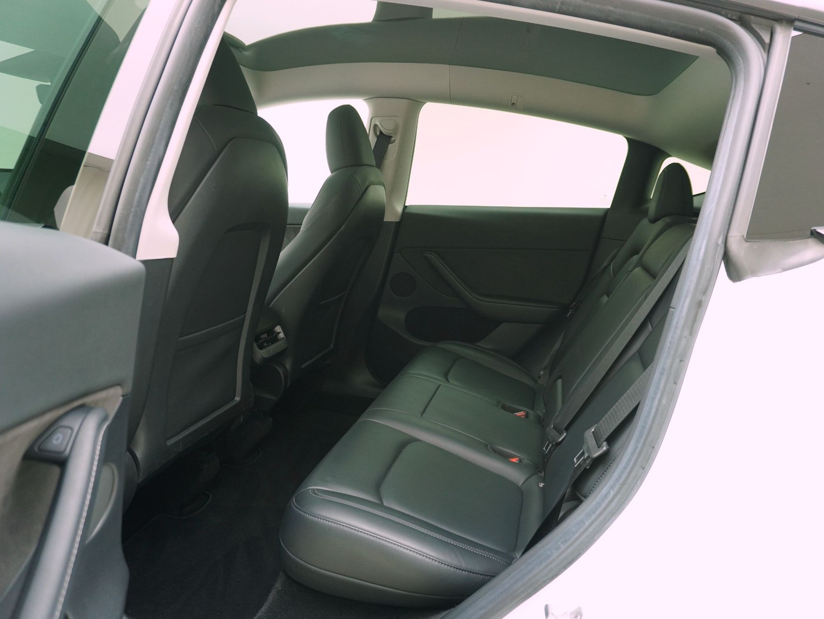 TESLA Model Y Long Range Dual AWD-image-13