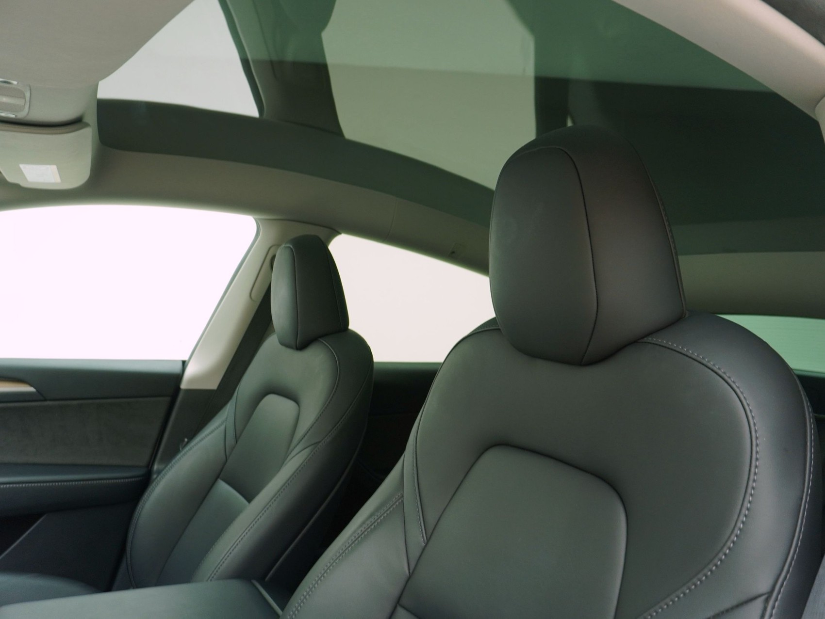 TESLA Model Y Long Range Dual AWD-image-11