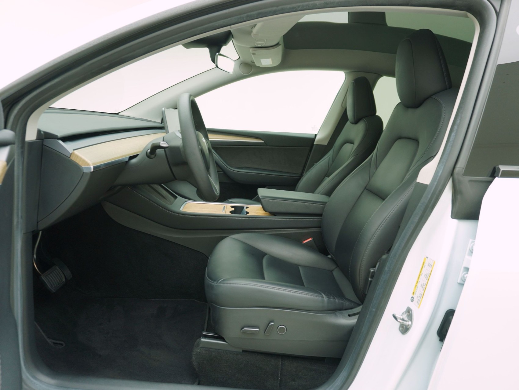 TESLA Model Y Long Range Dual AWD-image-9
