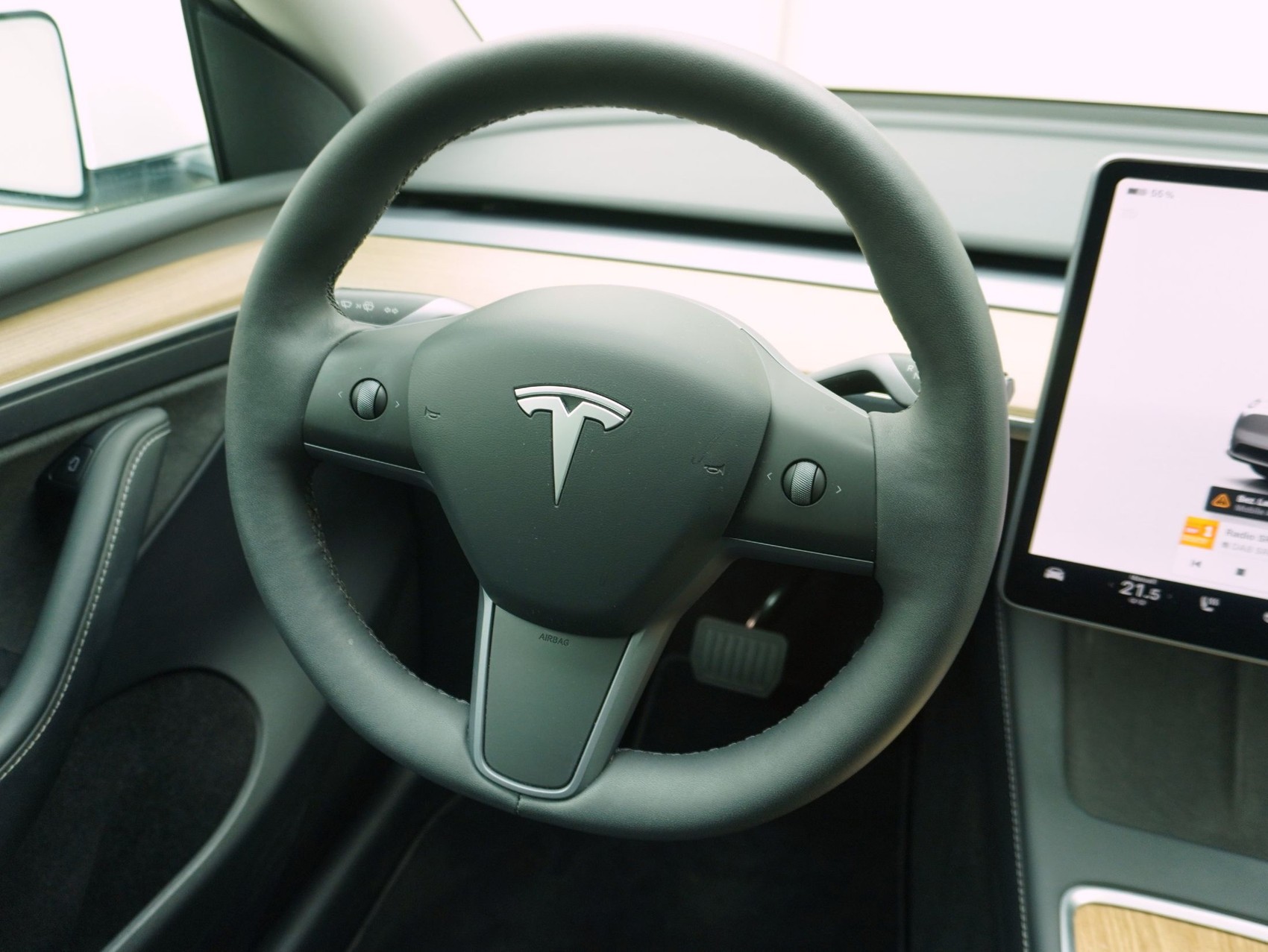 TESLA Model Y Long Range Dual AWD-image-12