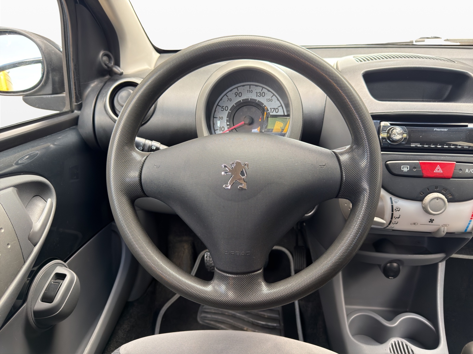 PEUGEOT 107 1.0 Trendy-image-10