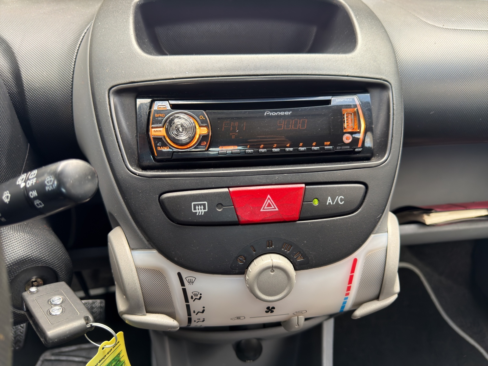 PEUGEOT 107 1.0 Trendy-image-12