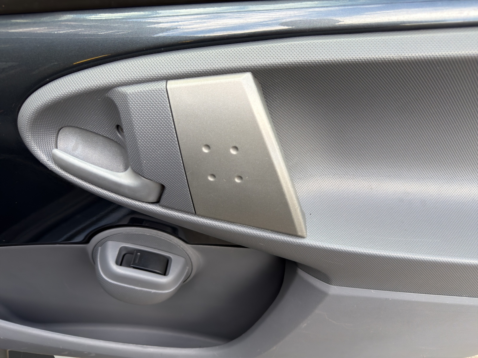 PEUGEOT 107 1.0 Trendy-image-16