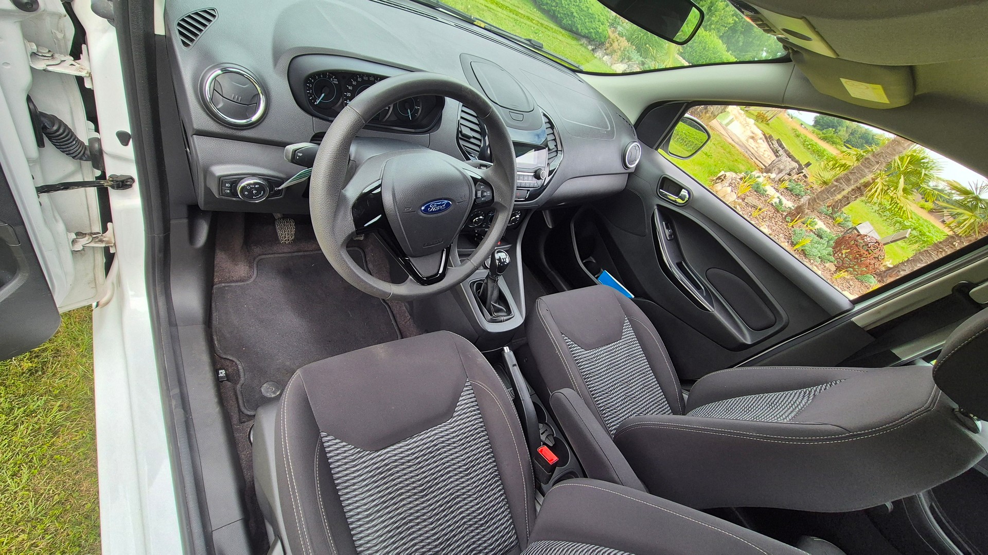 FORD 1.2 Ti-VCT 85 Cool & Sound-image-4