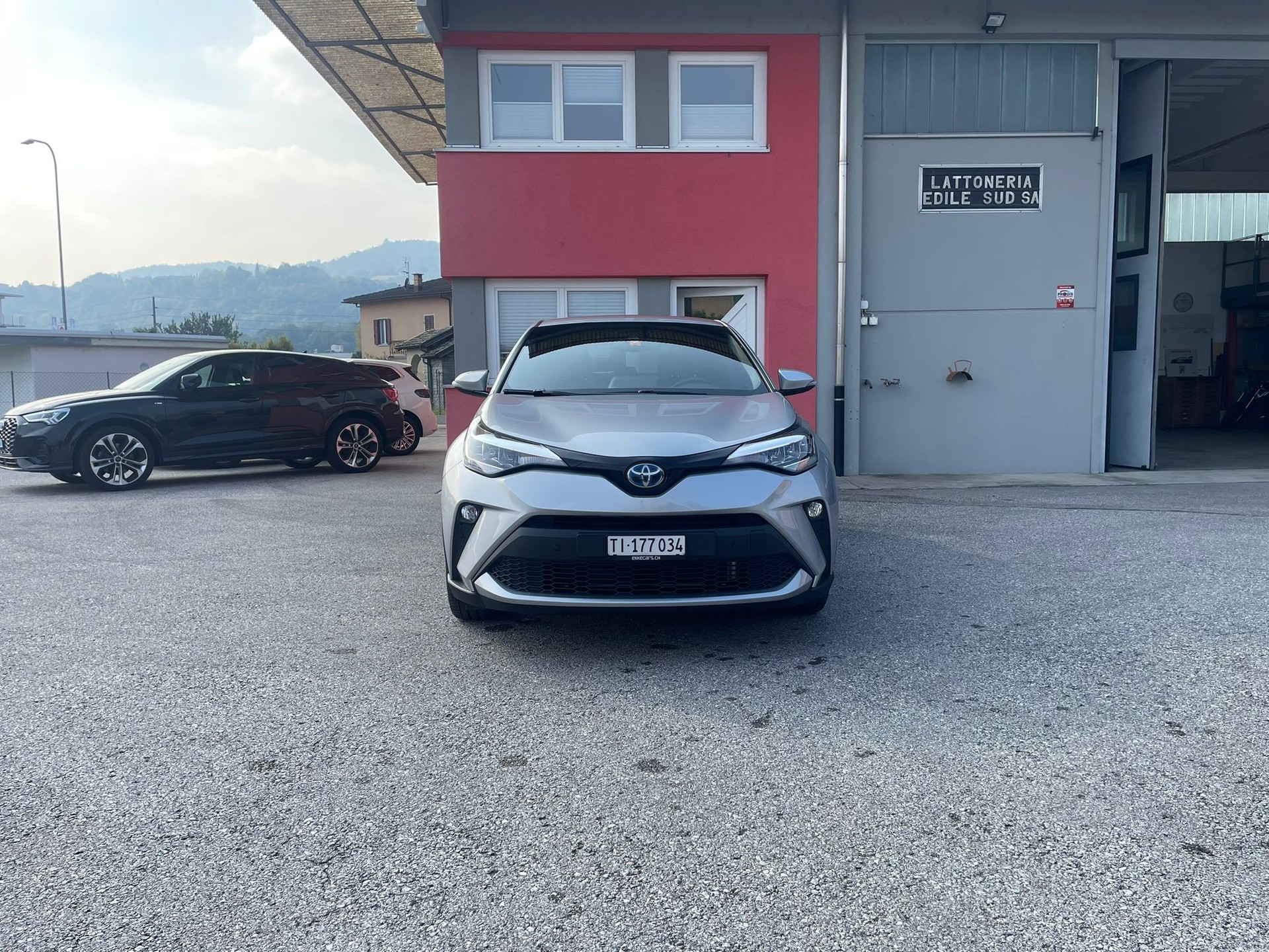 TOYOTA C-HR 2.0 HSD CVT Trend-image-0
