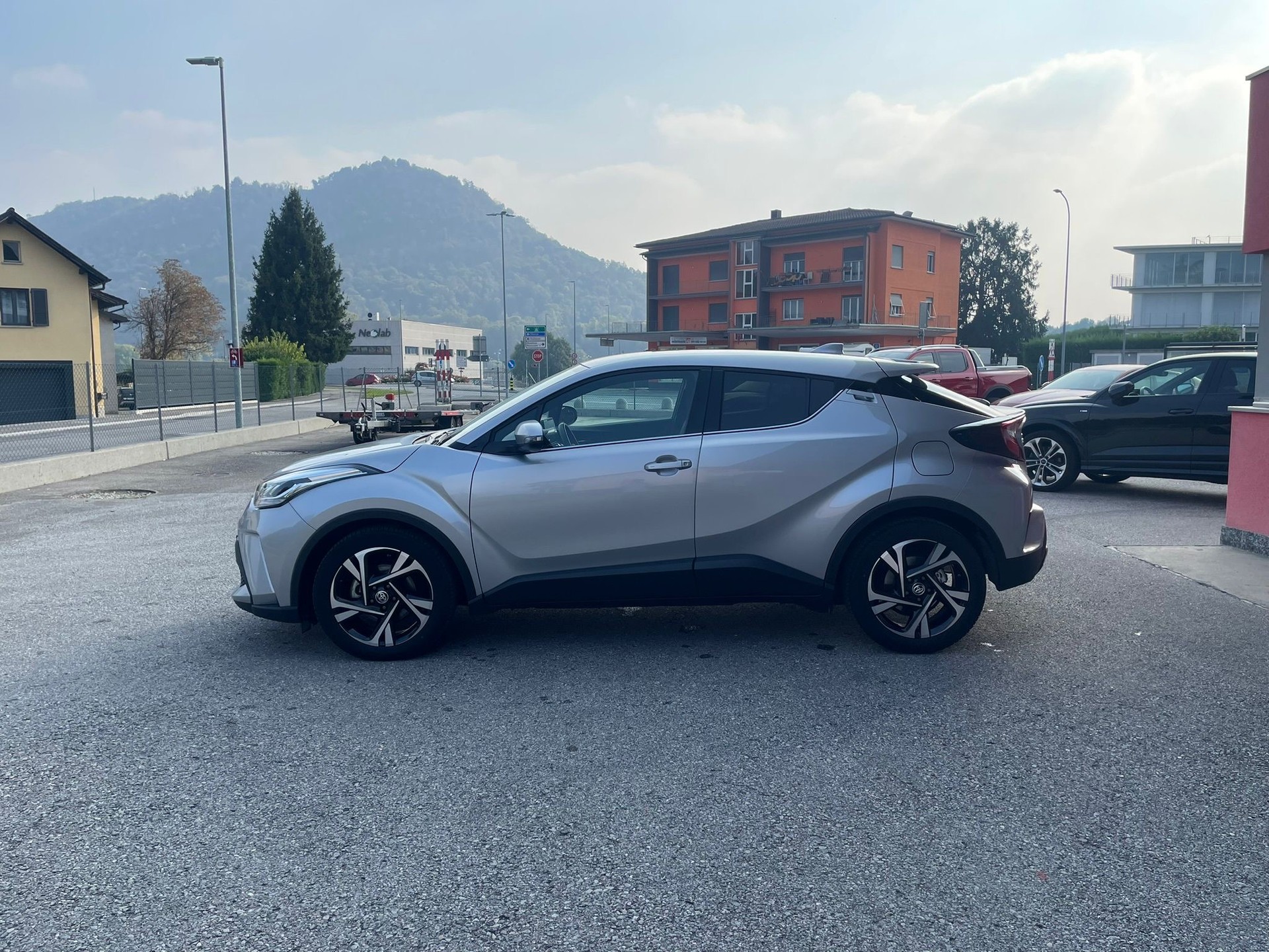 TOYOTA C-HR 2.0 HSD CVT Trend-image-2
