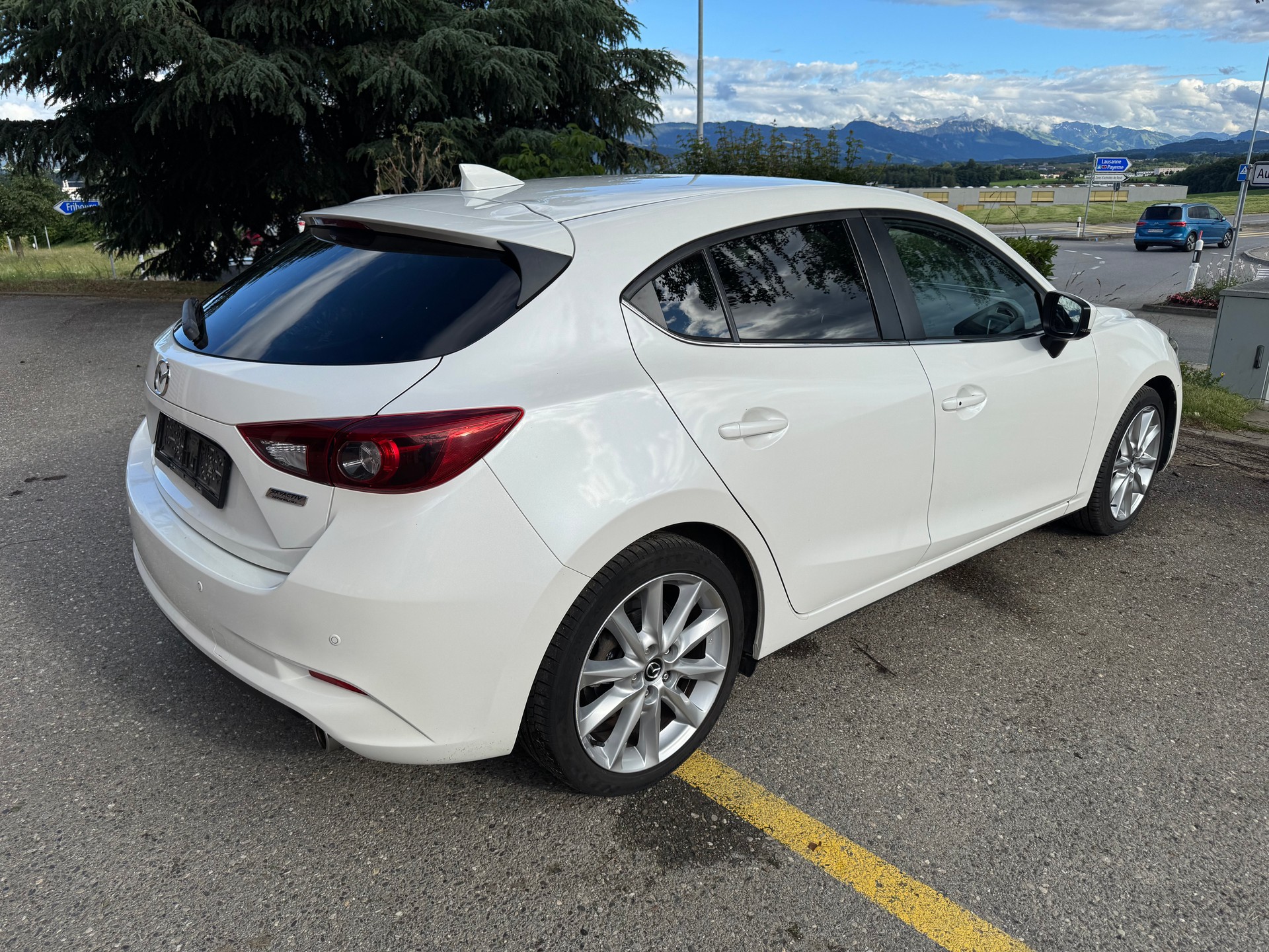 MAZDA 3 SKYACTIV-D 150 Revolution-image-4