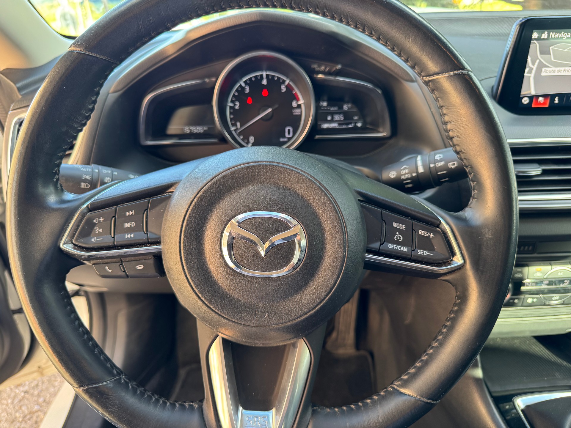 MAZDA 3 SKYACTIV-D 150 Revolution-image-12