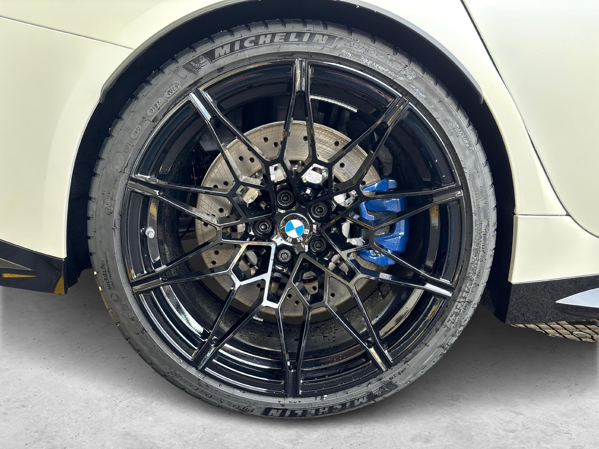 BMW M3 Competition xDrive Touring-image-9