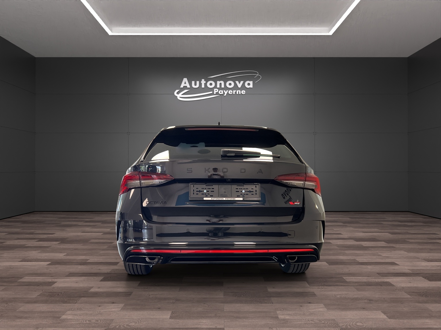 SKODA Octavia Combi 2.0 TSI DSG RS 30 Years Edition-image-4