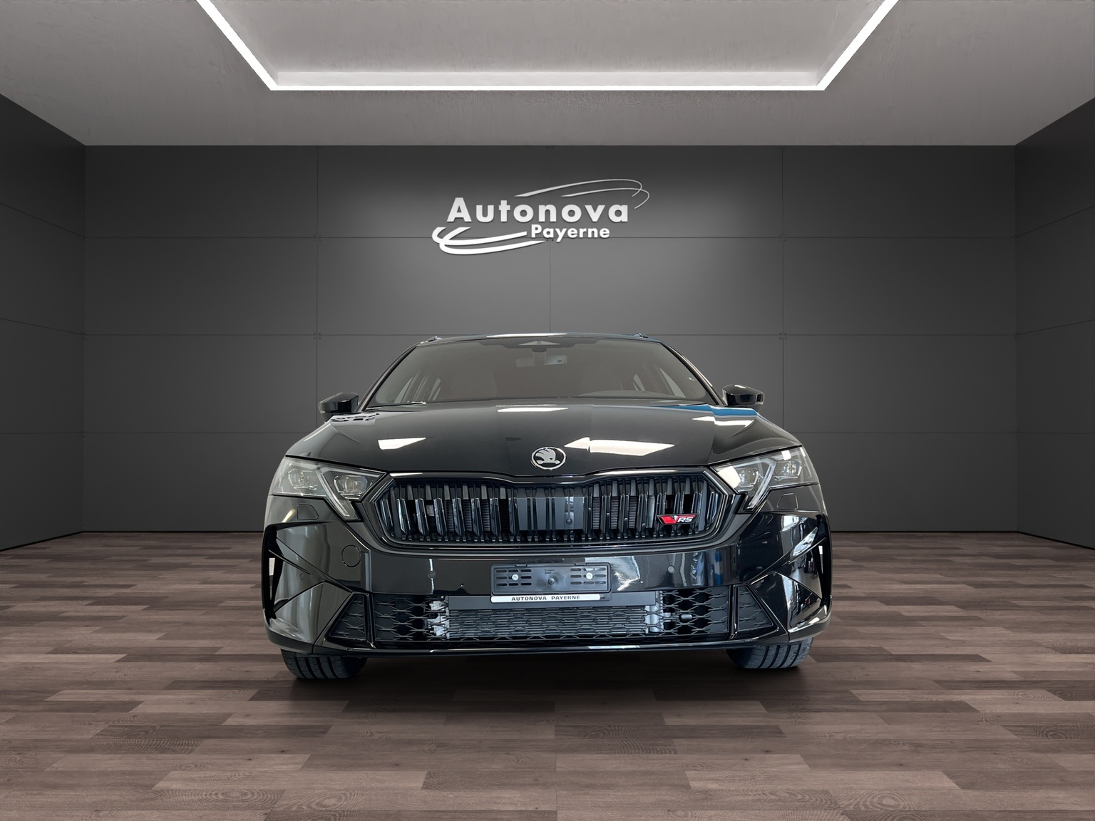 SKODA Octavia Combi 2.0 TSI DSG RS 30 Years Edition-image-1