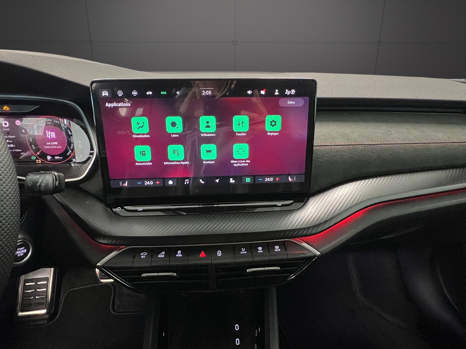 SKODA Octavia Combi 2.0 TSI DSG RS 30 Years Edition-image-10