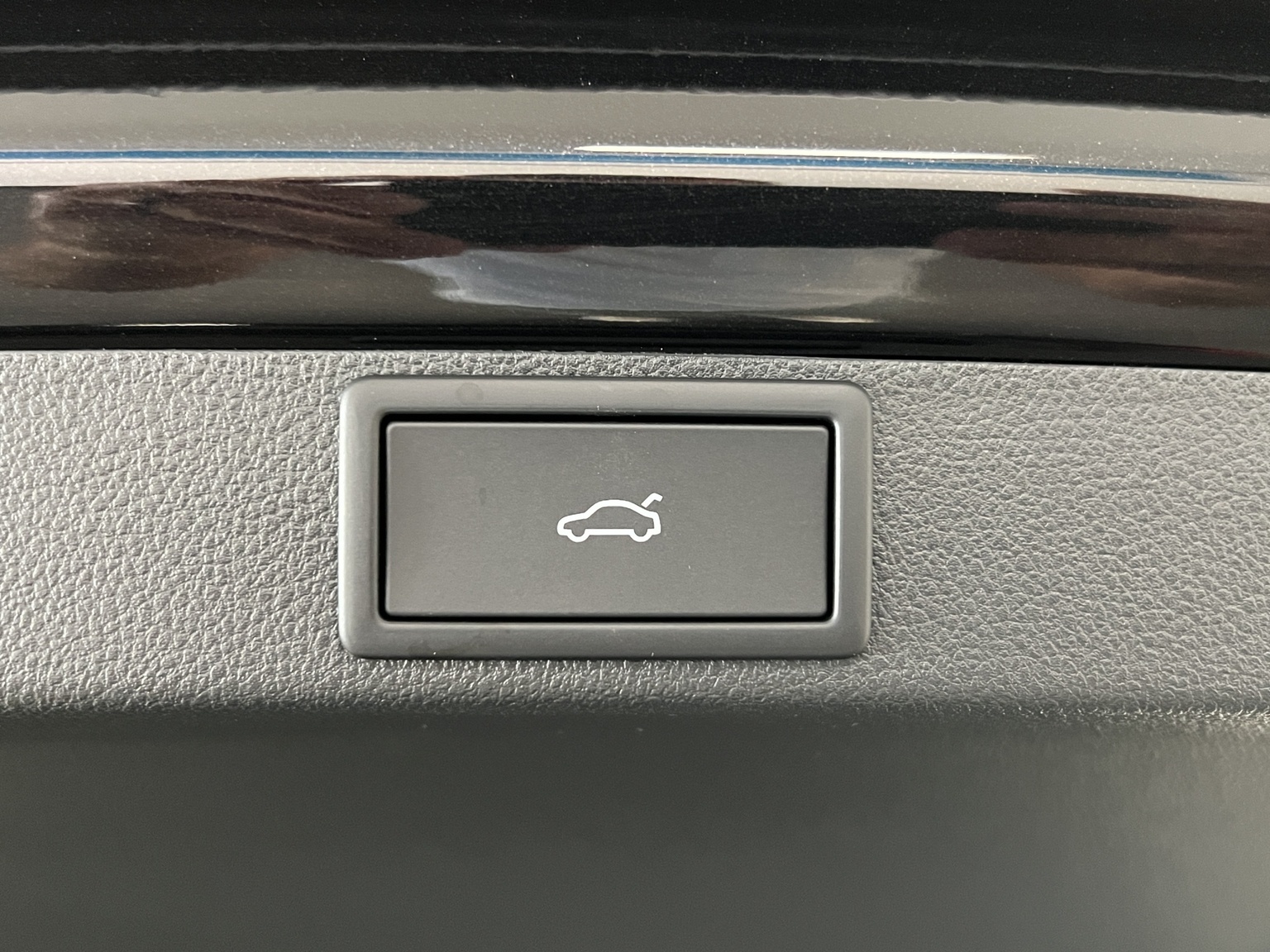 SKODA Octavia Combi 2.0 TSI DSG RS 30 Years Edition-image-13