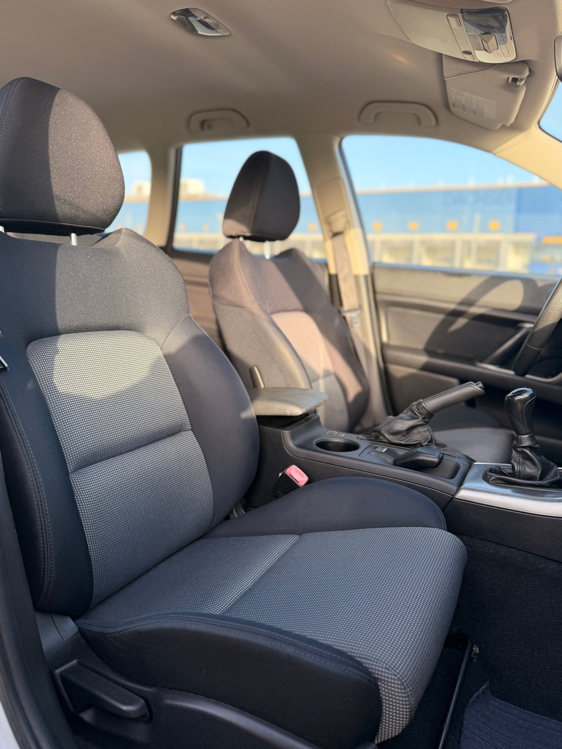 SUBARU Legacy 2.0i AWD-image-25
