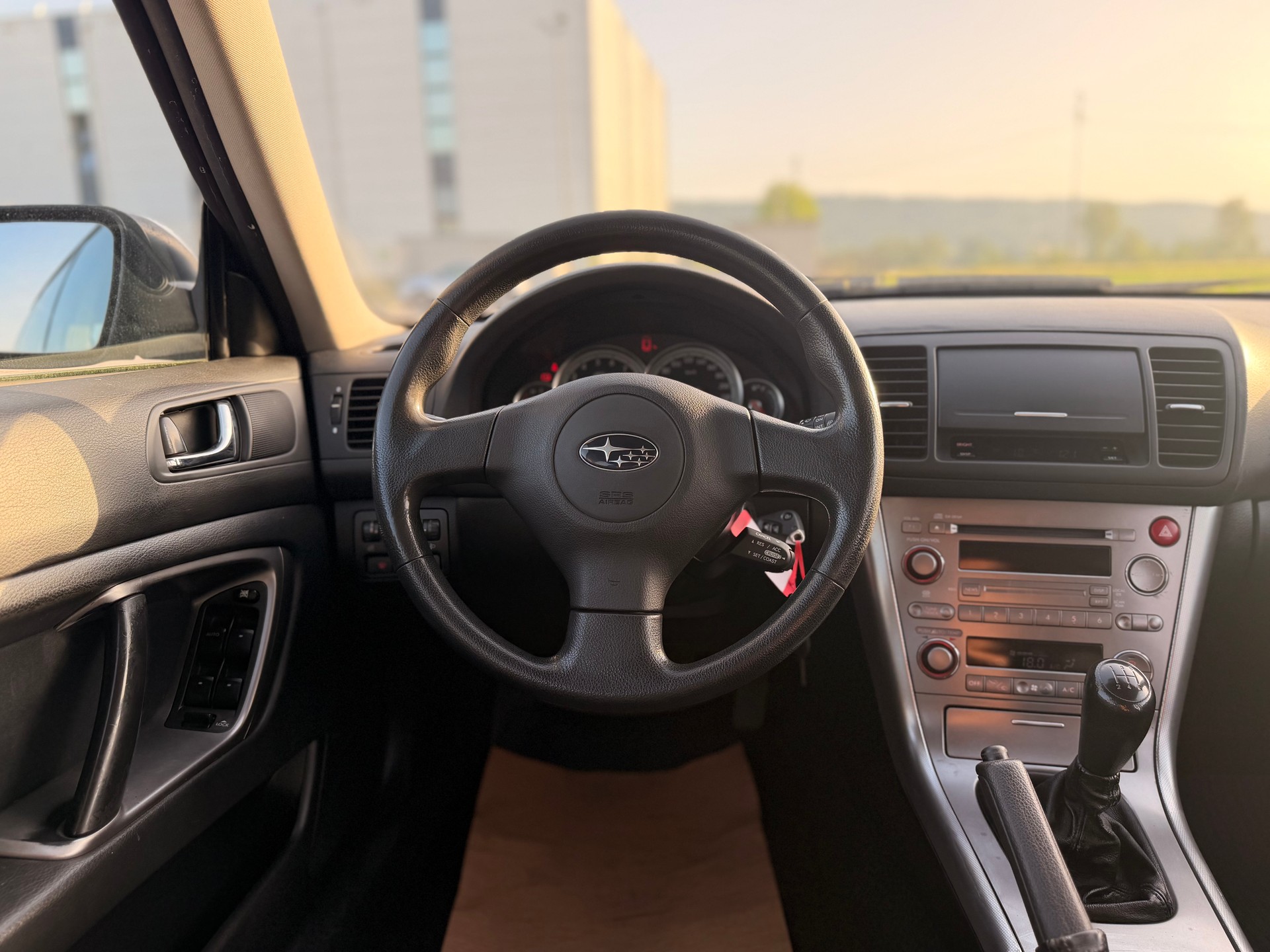 SUBARU Legacy 2.0i AWD-image-16