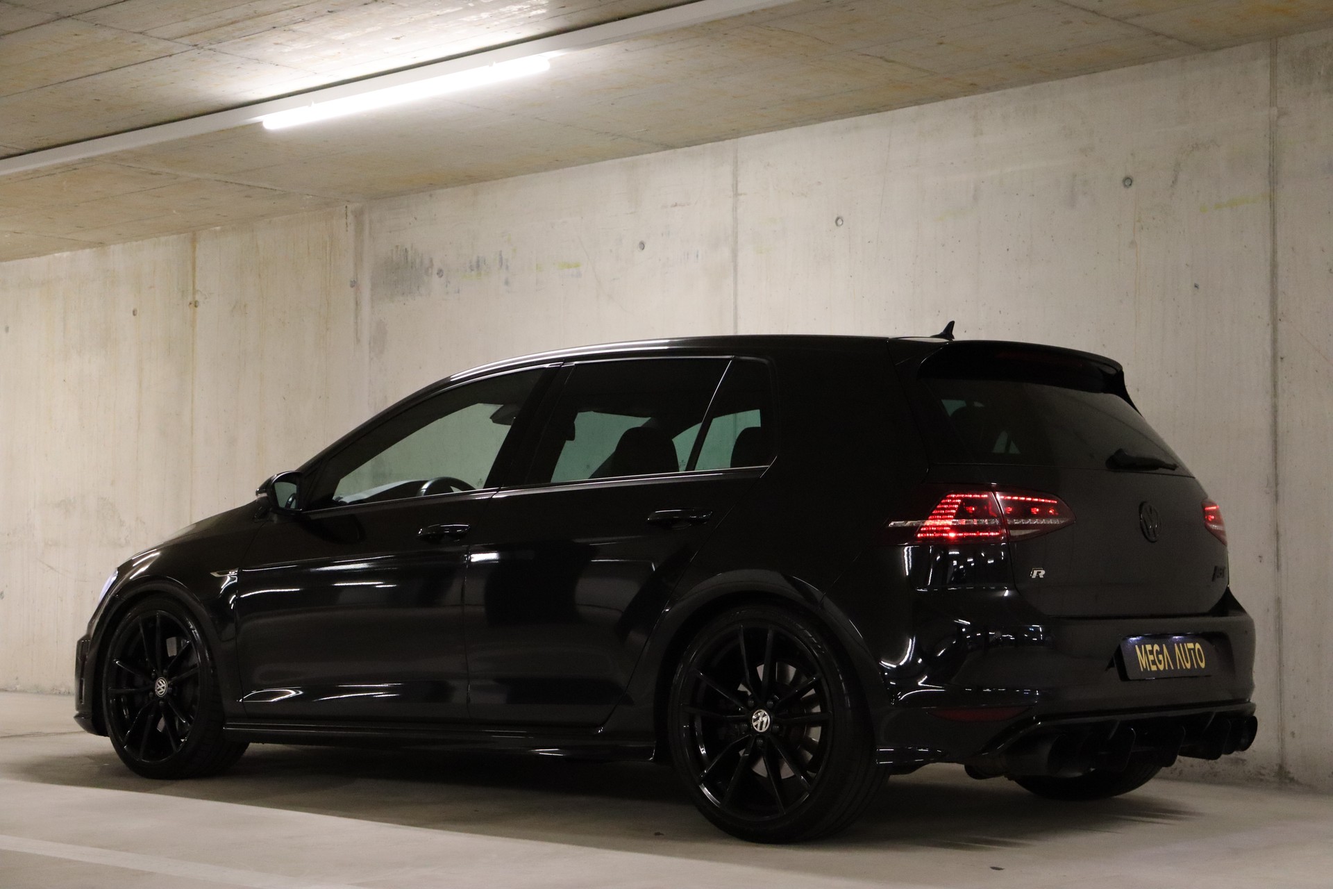 VW Golf 2.0 TSI R 4Motion DSG-image-4