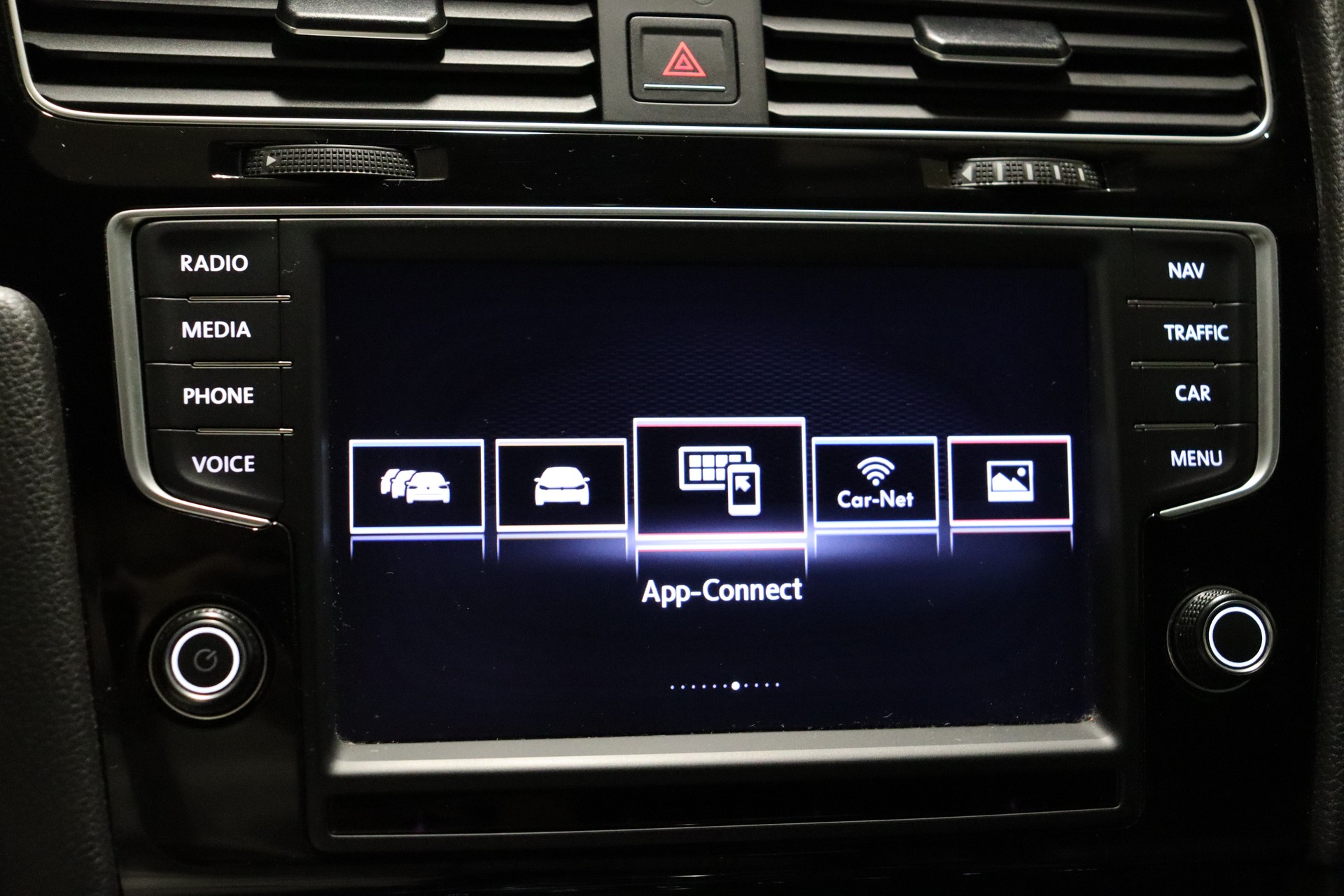 VW Golf 2.0 TSI R 4Motion DSG-image-16
