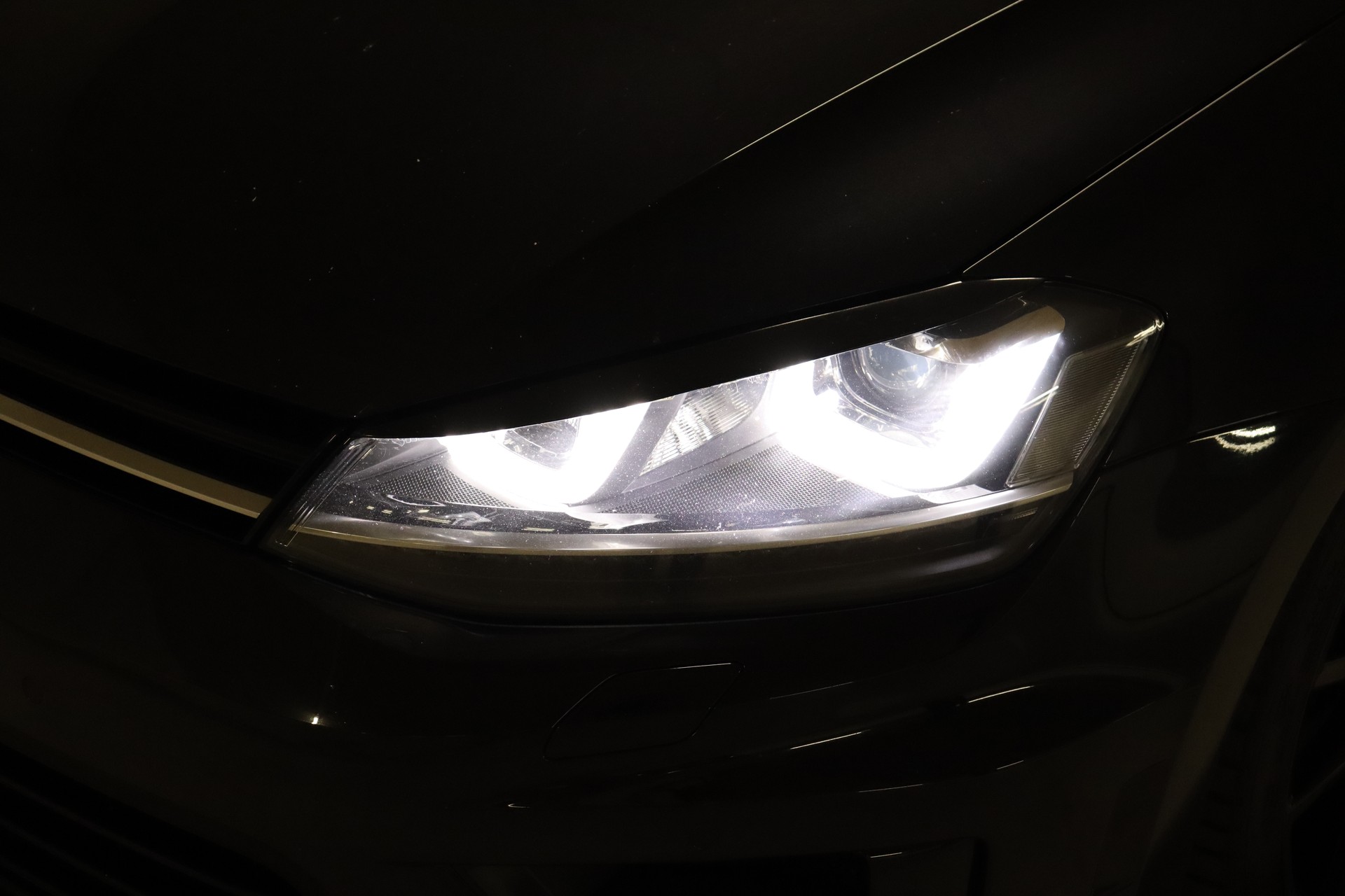 VW Golf 2.0 TSI R 4Motion DSG-image-2