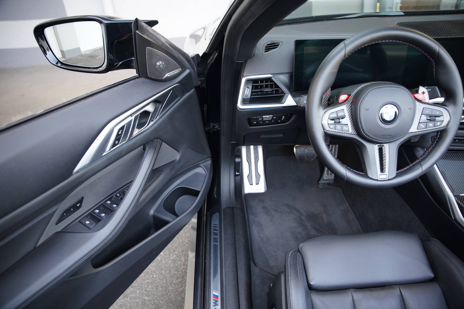 BMW M4 Cabrio Competition M xDrive-image-8