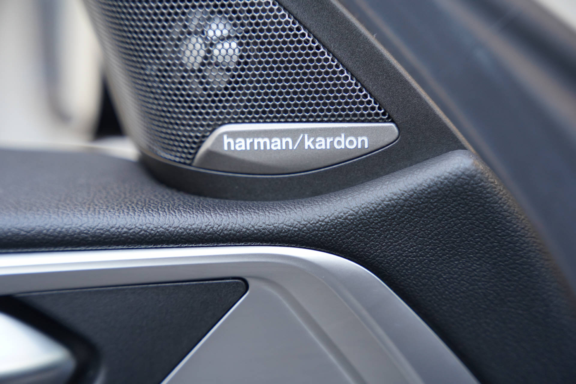 BMW M4 Cabrio Competition M xDrive-image-15