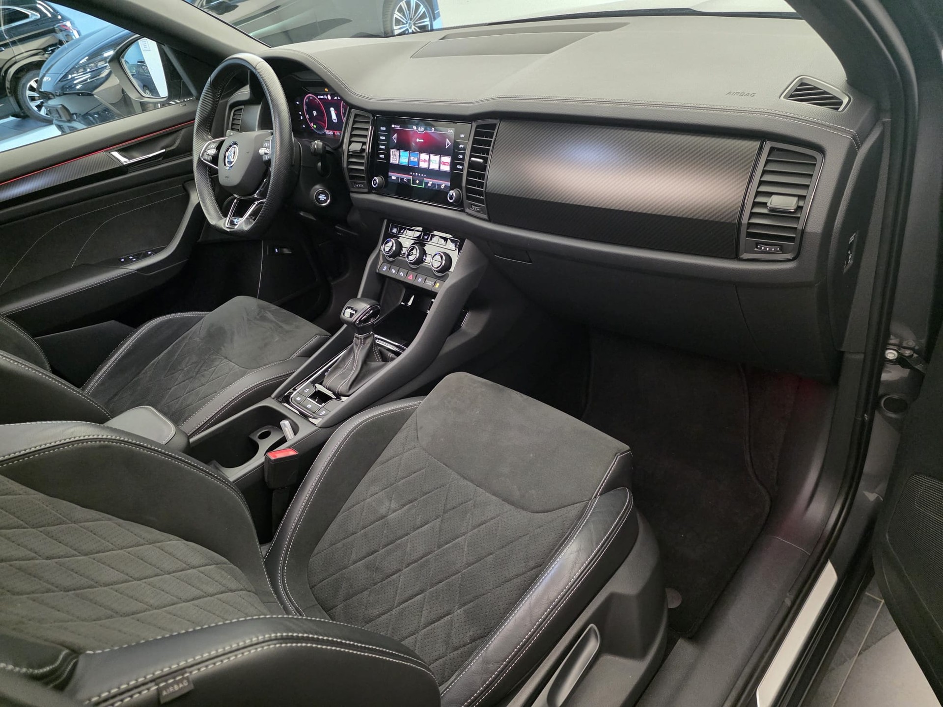 SKODA Kodiaq 2.0 TDI CR SportLine 4x4 DSG-image-11