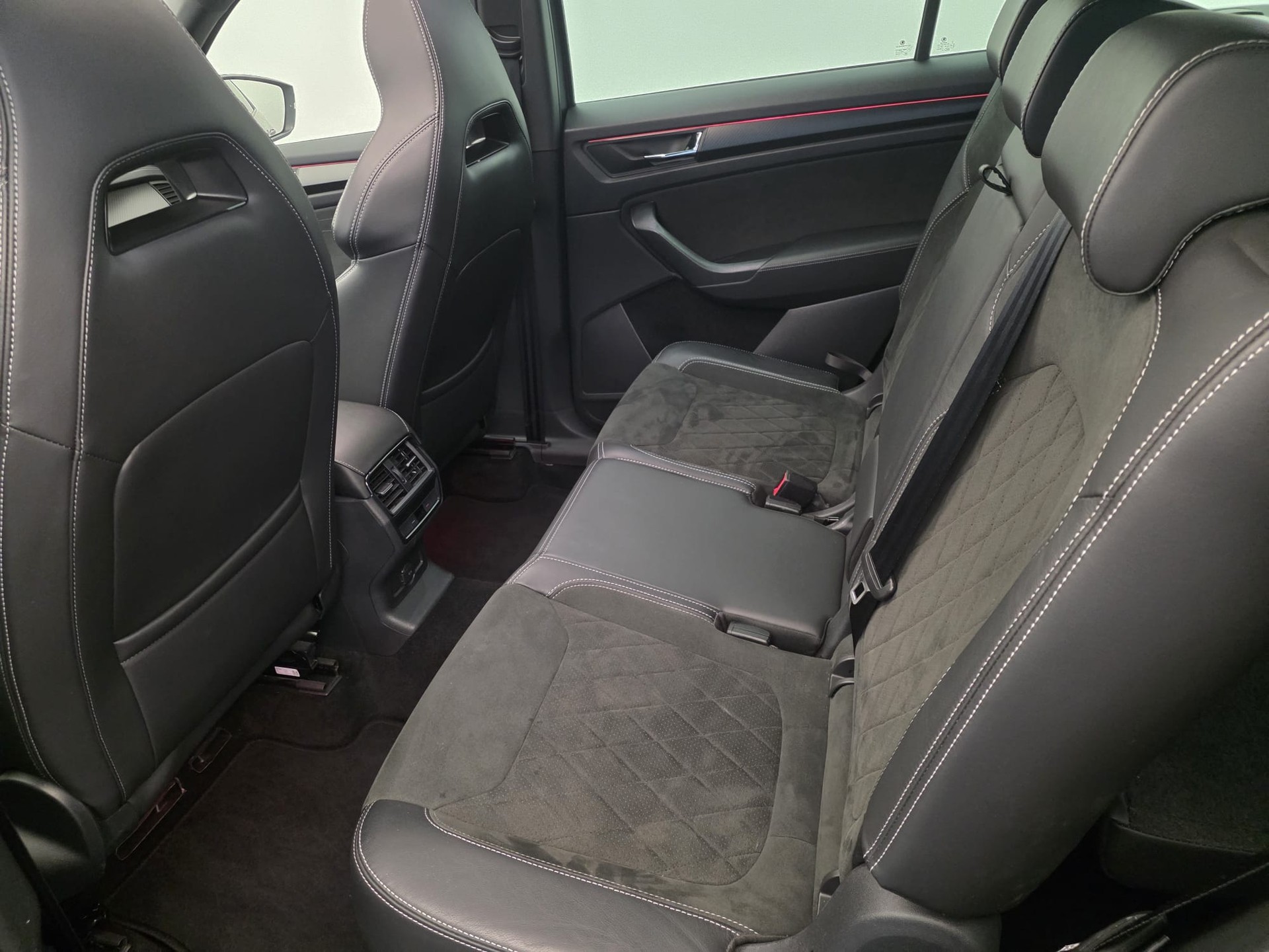 SKODA Kodiaq 2.0 TDI CR SportLine 4x4 DSG-image-12