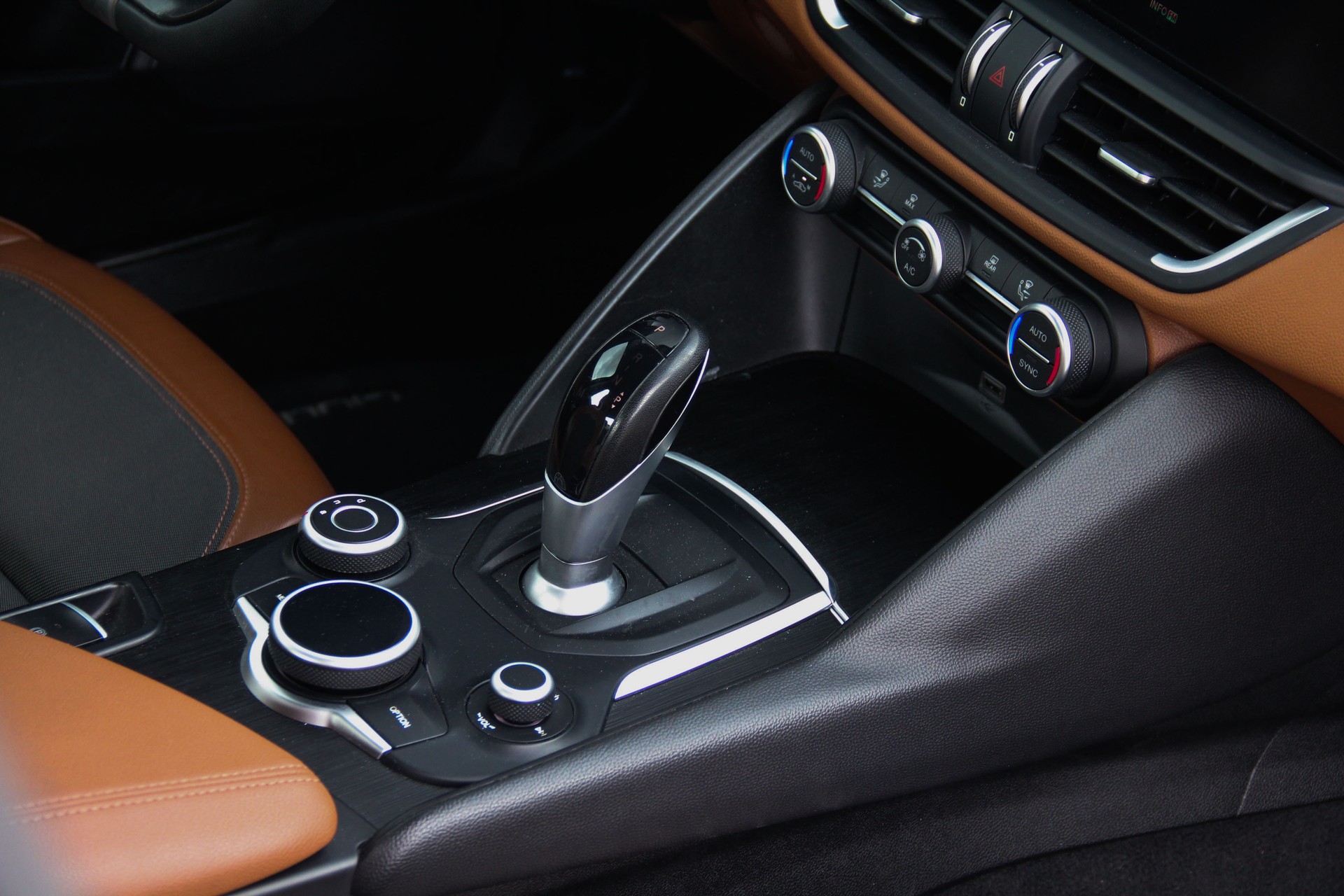 ALFA ROMEO Giulia 2.0 Super Automatic-image-13