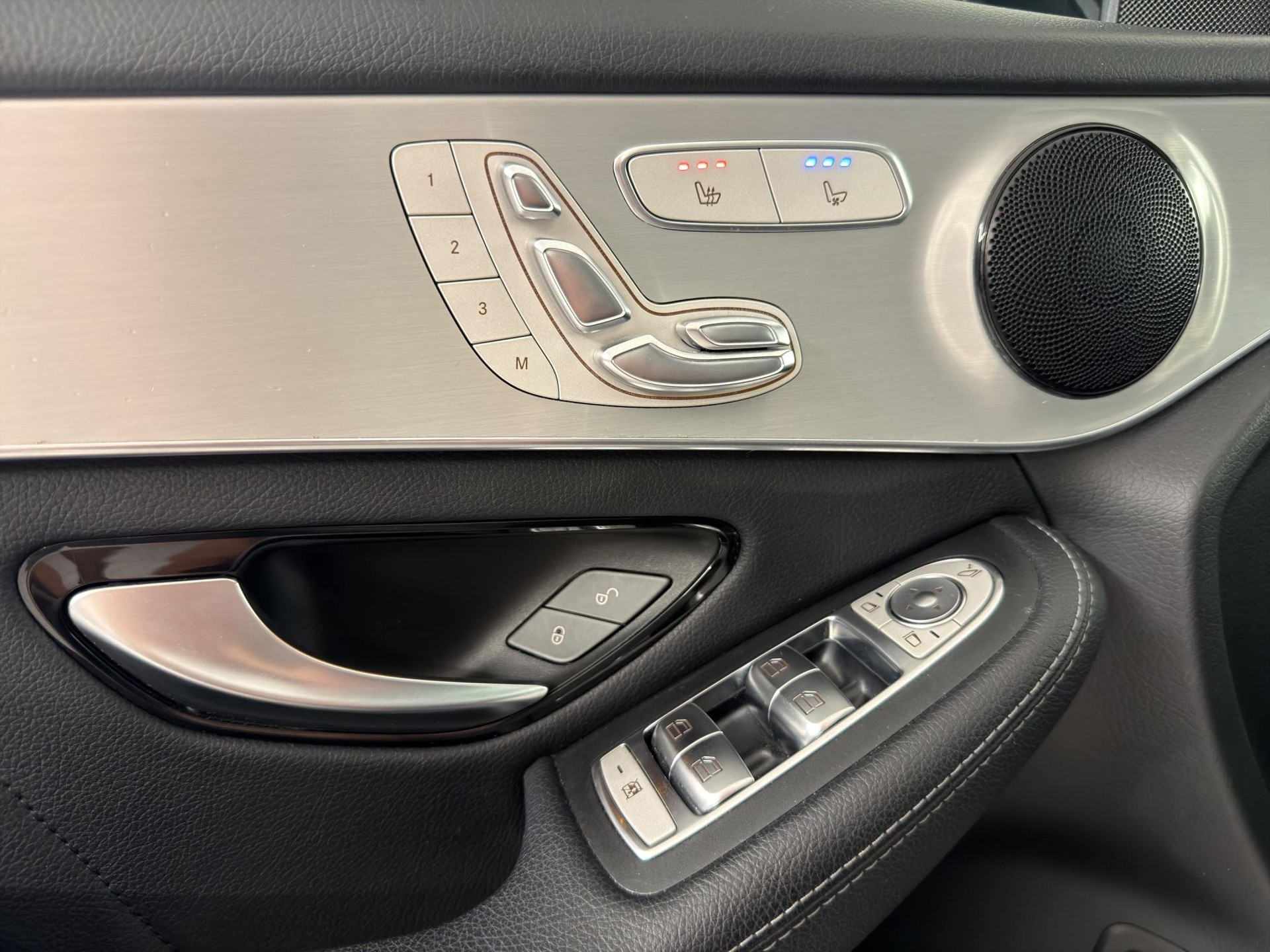 MERCEDES-BENZ GLC 250 AMG Line 4m-image-13