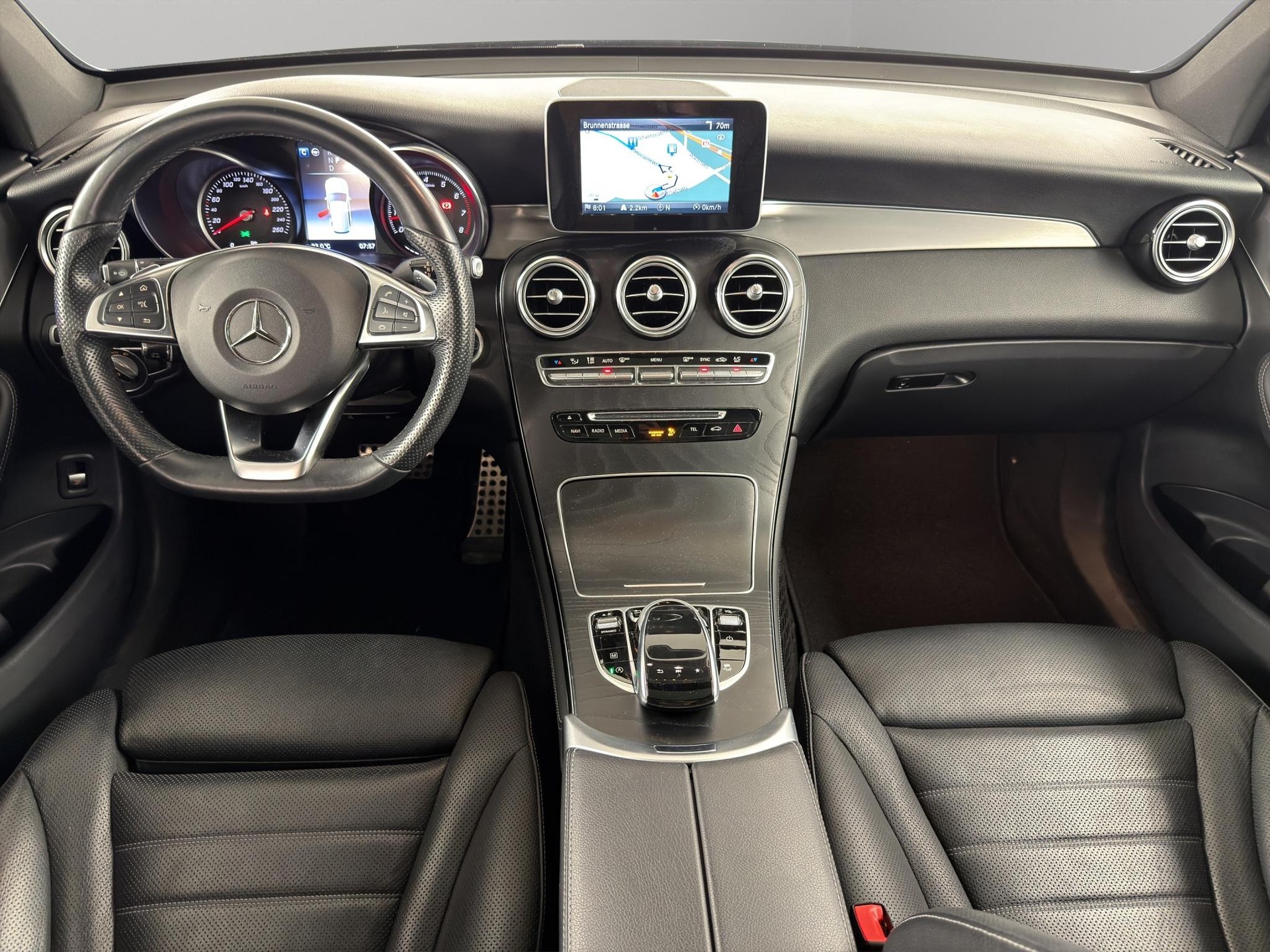 MERCEDES-BENZ GLC 250 AMG Line 4m-image-10