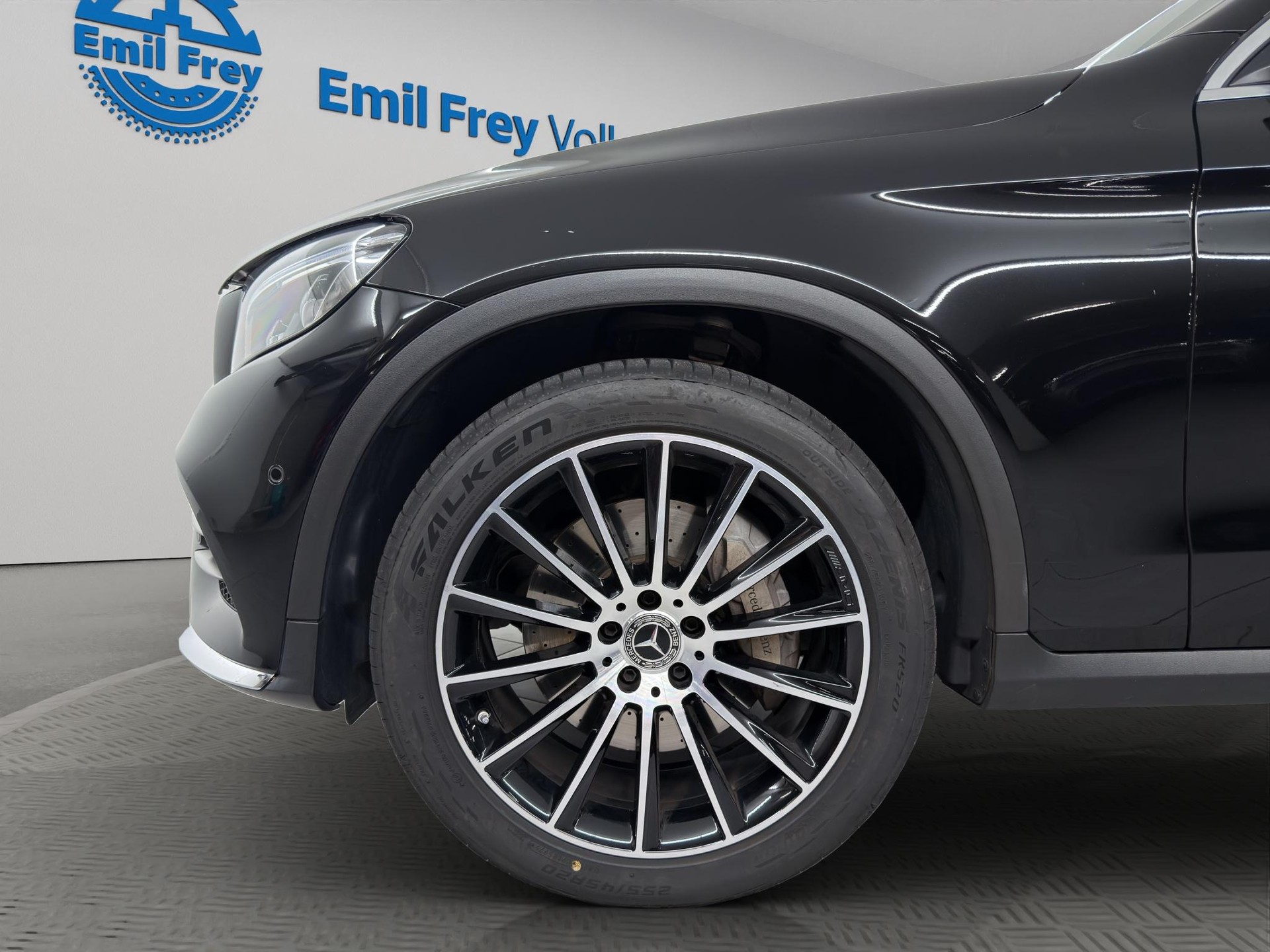 MERCEDES-BENZ GLC 250 AMG Line 4m-image-3