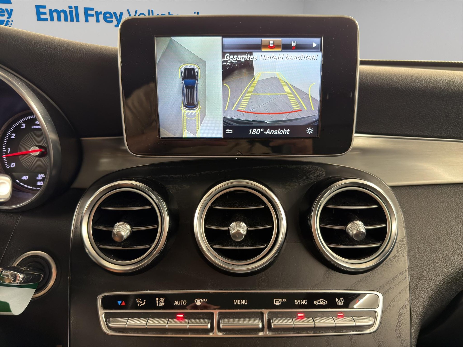 MERCEDES-BENZ GLC 250 AMG Line 4m-image-12