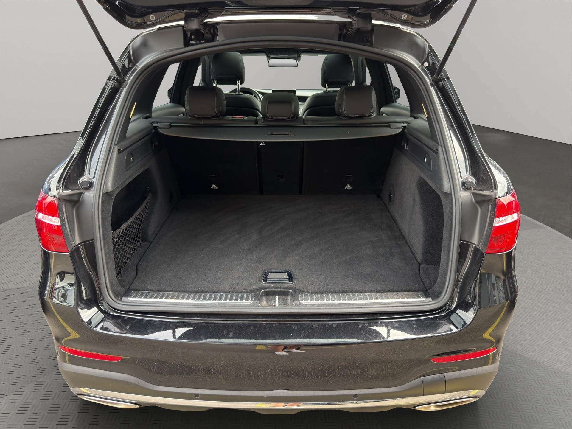 MERCEDES-BENZ GLC 250 AMG Line 4m-image-6