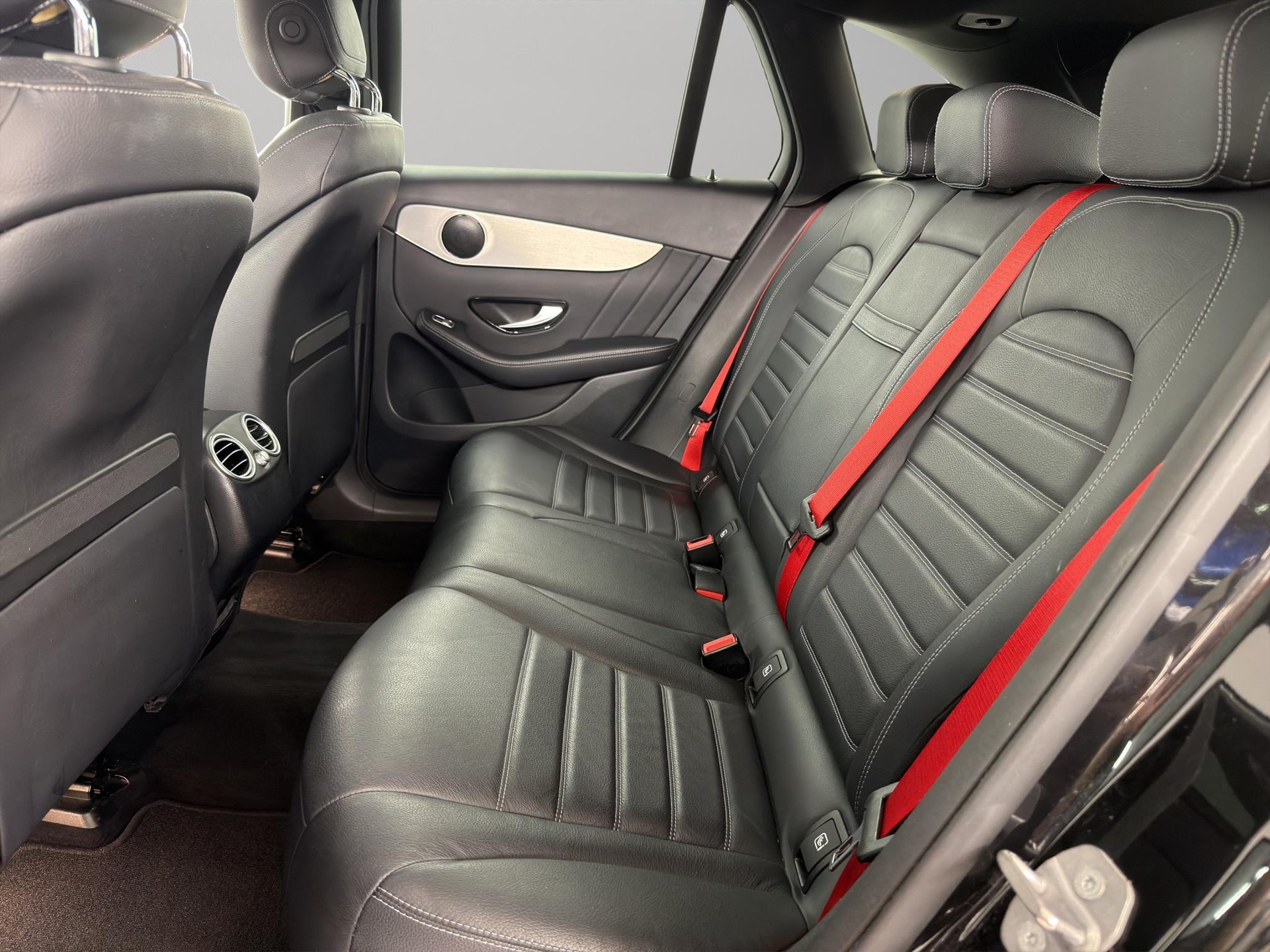 MERCEDES-BENZ GLC 250 AMG Line 4m-image-9