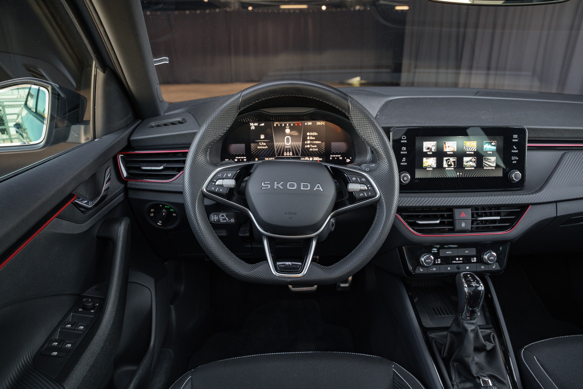 SKODA Scala 1.5 TSI Monte Carlo DSG-image-15