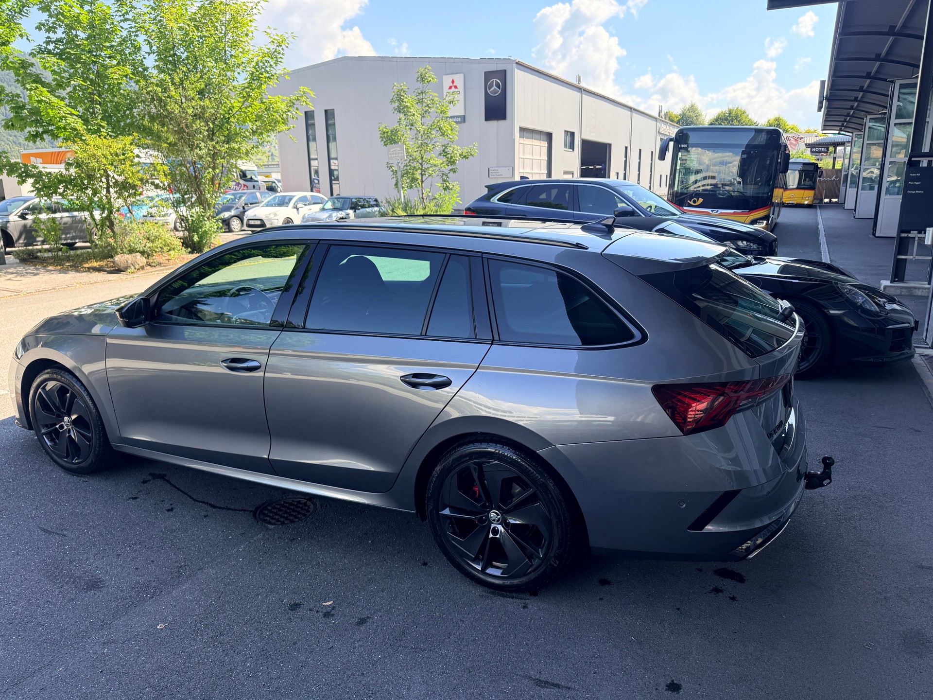 SKODA Octavia Combi 2.0 TDI DSG RS 4x4 AHK 2.0 To. Graphite grau met. 200PS-image-0
