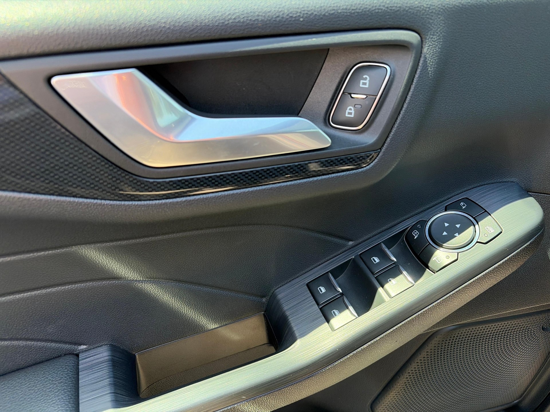 FORD Kuga 2.5 Plug-in Hybrid ST-Line X-image-17