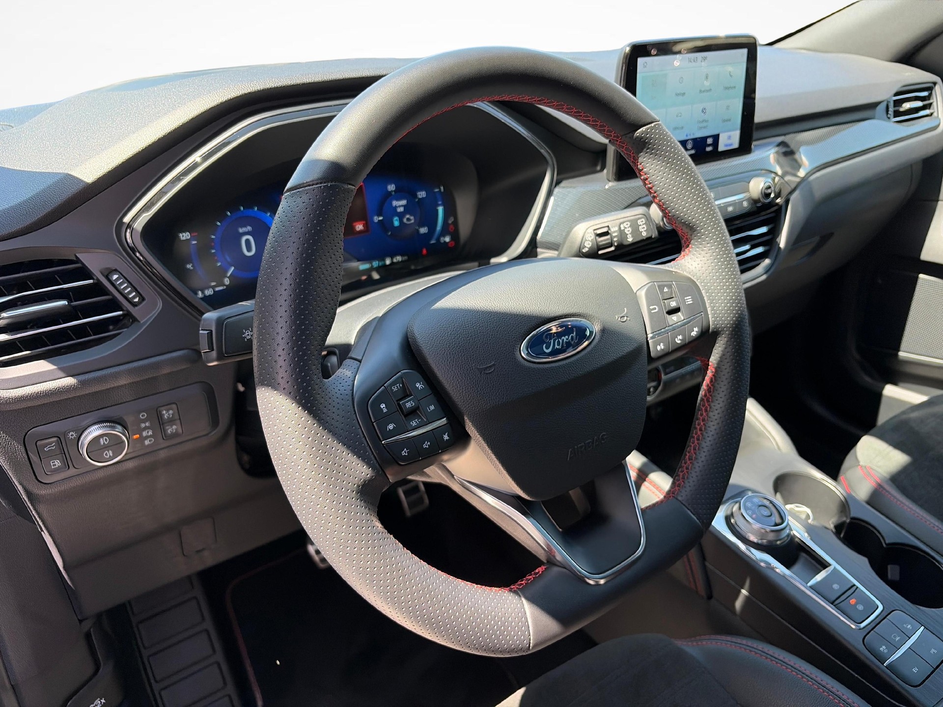 FORD Kuga 2.5 Plug-in Hybrid ST-Line X-image-12