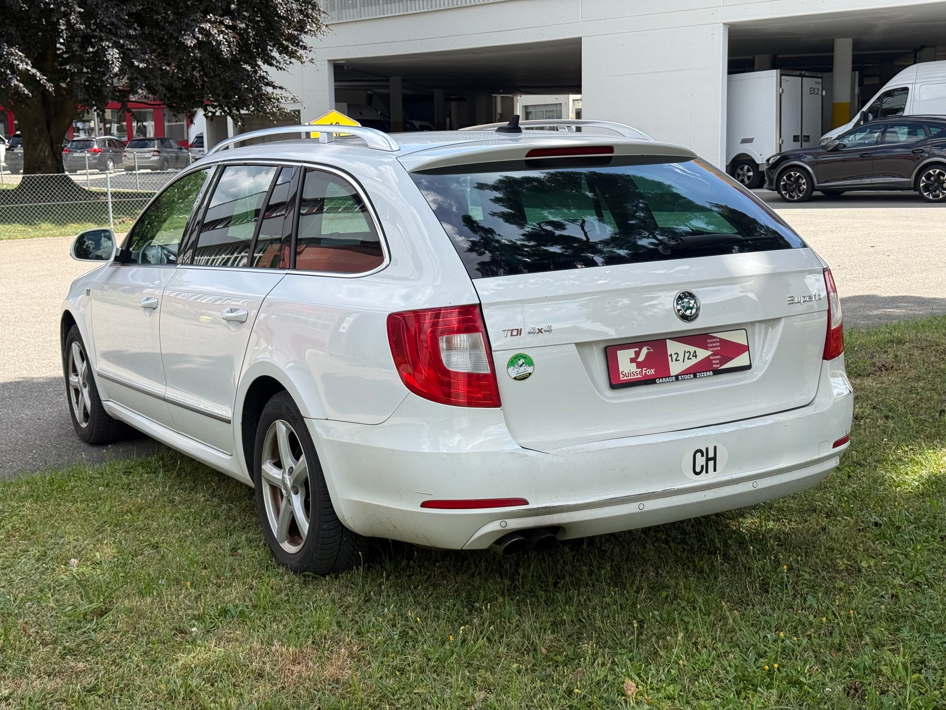 SKODA Superb Combi 2.0 TDi Ambition 4x4-image-4