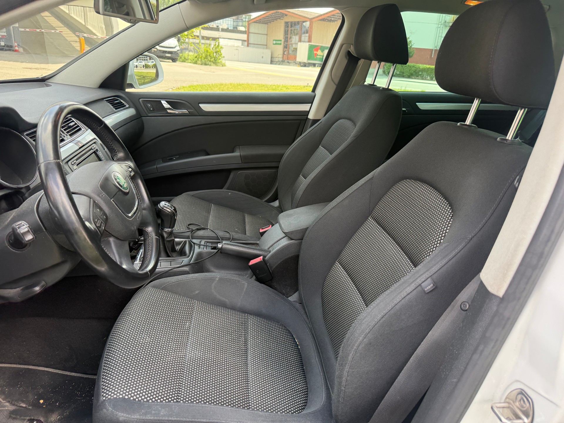 SKODA Superb Combi 2.0 TDi Ambition 4x4-image-5